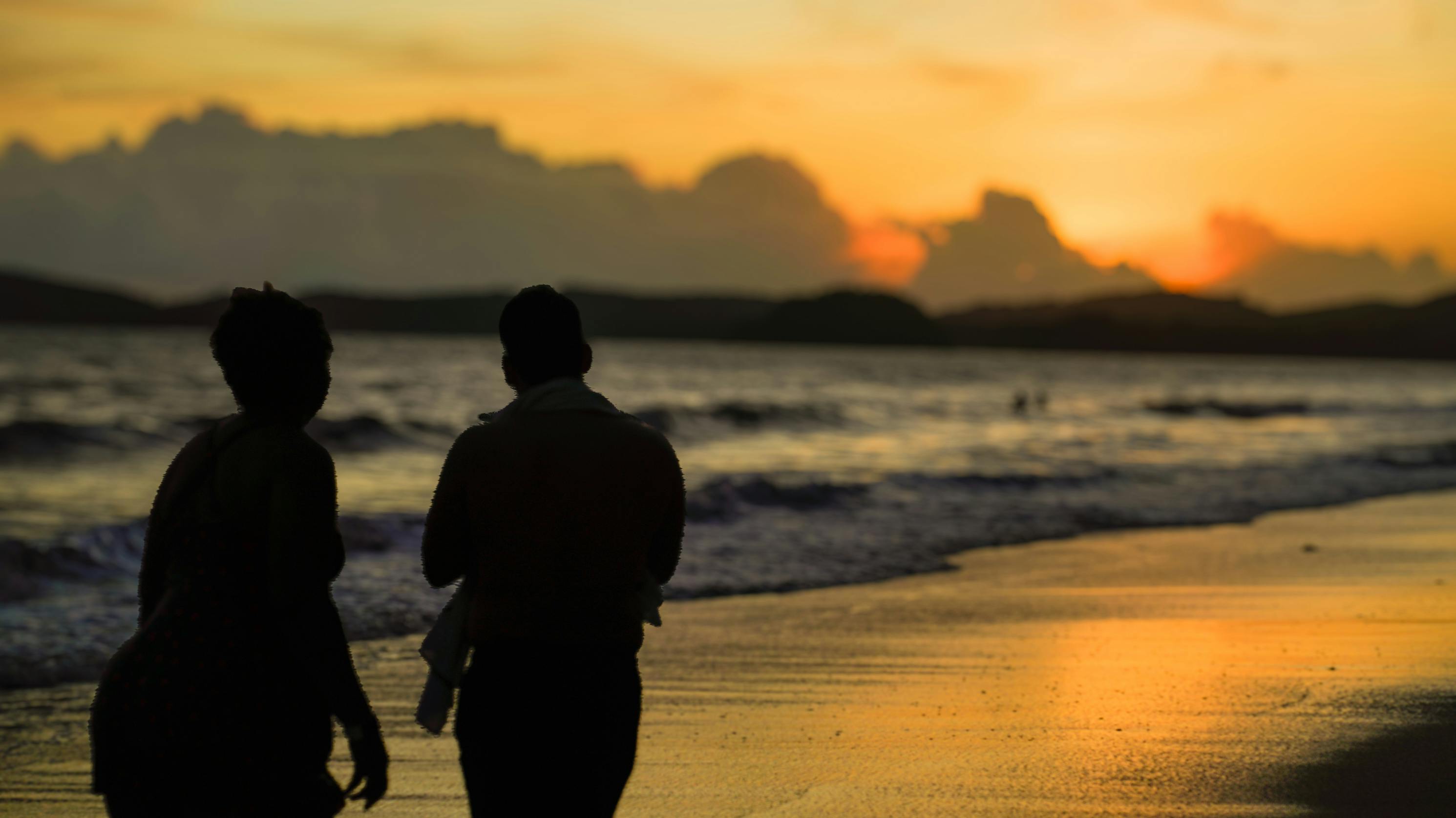 他信突然出走 預示泰國一個政治時代終結