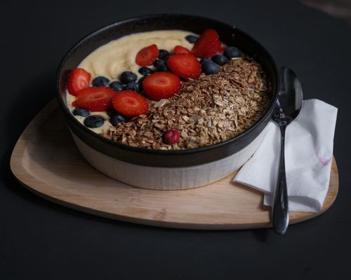 Free Delicious breakfast bowl with granola, strawberries, blueberries, and yogurt, perfect for a healthy start to the day. Stock Photo