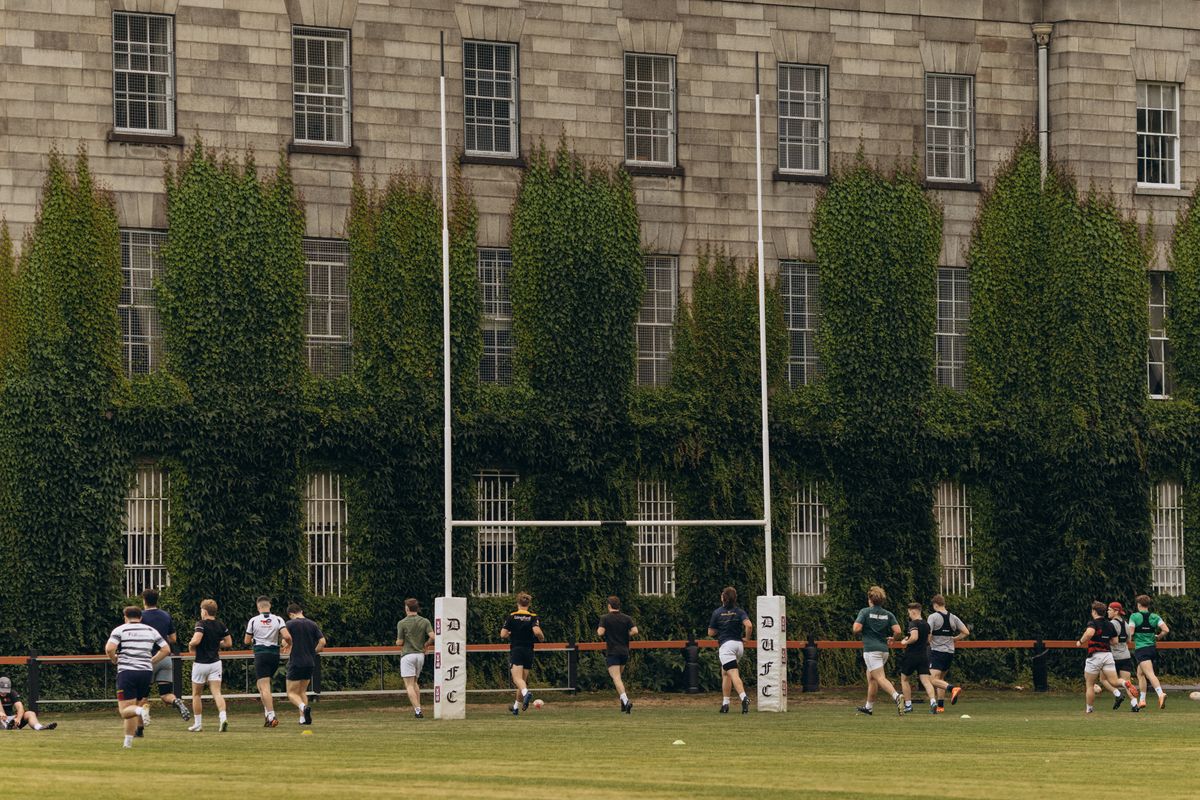 Dublin - curtea de la Trinity College