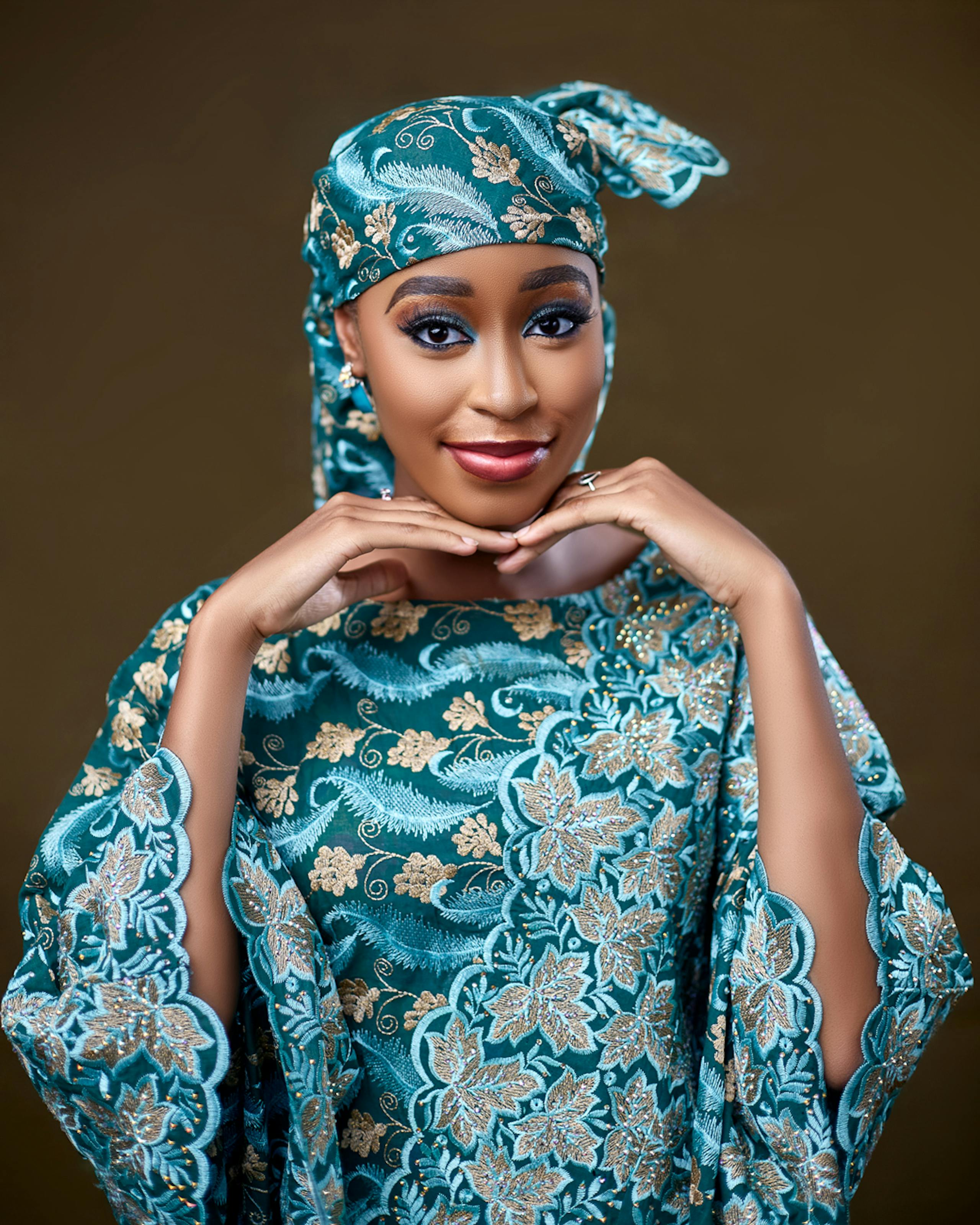 Free A beautiful woman in traditional Nigerian attire poses with elegance and grace. Stock Photo