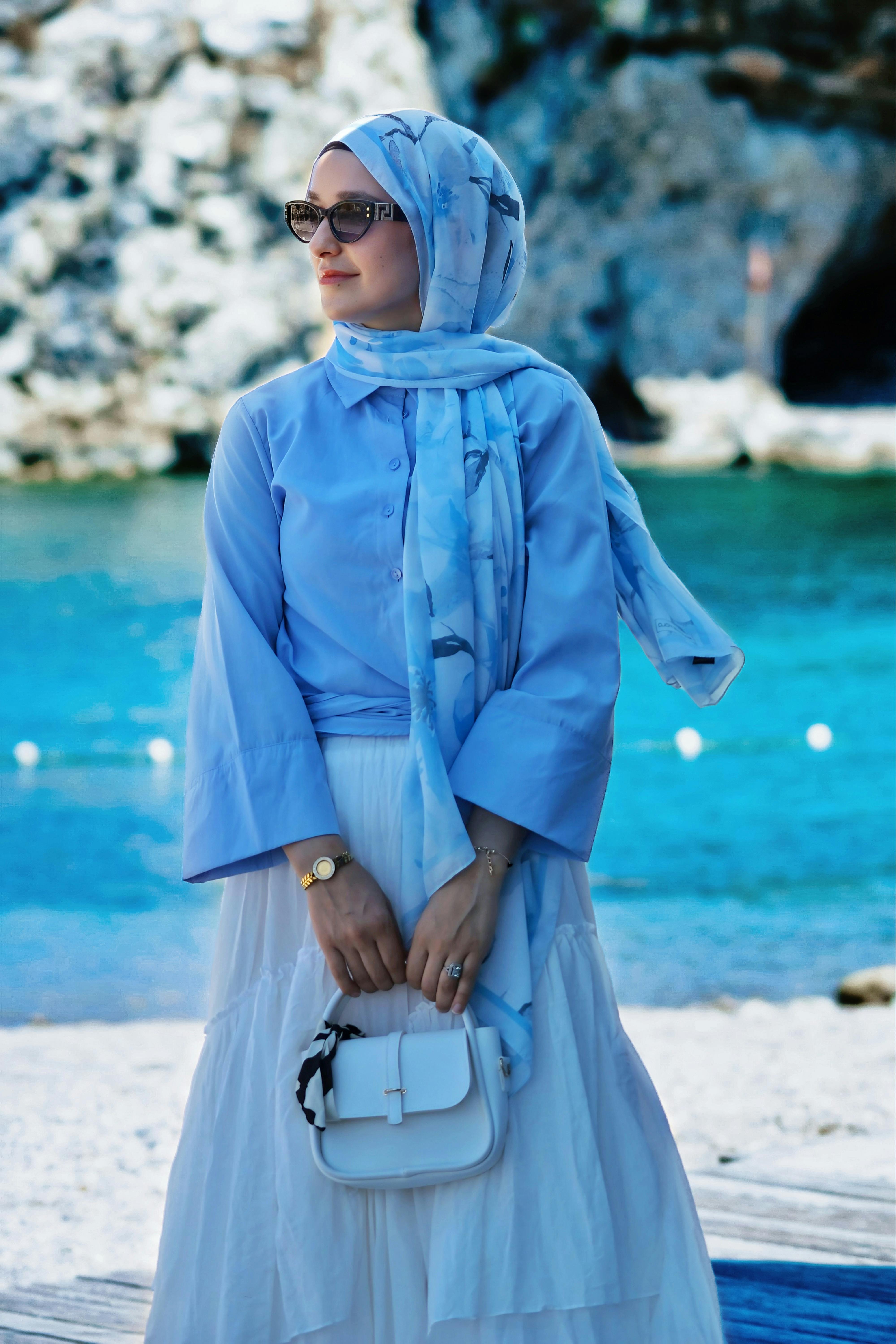 2. Outfit Pantai Muslimah: Padu Padan yang Stylish dan Sopan