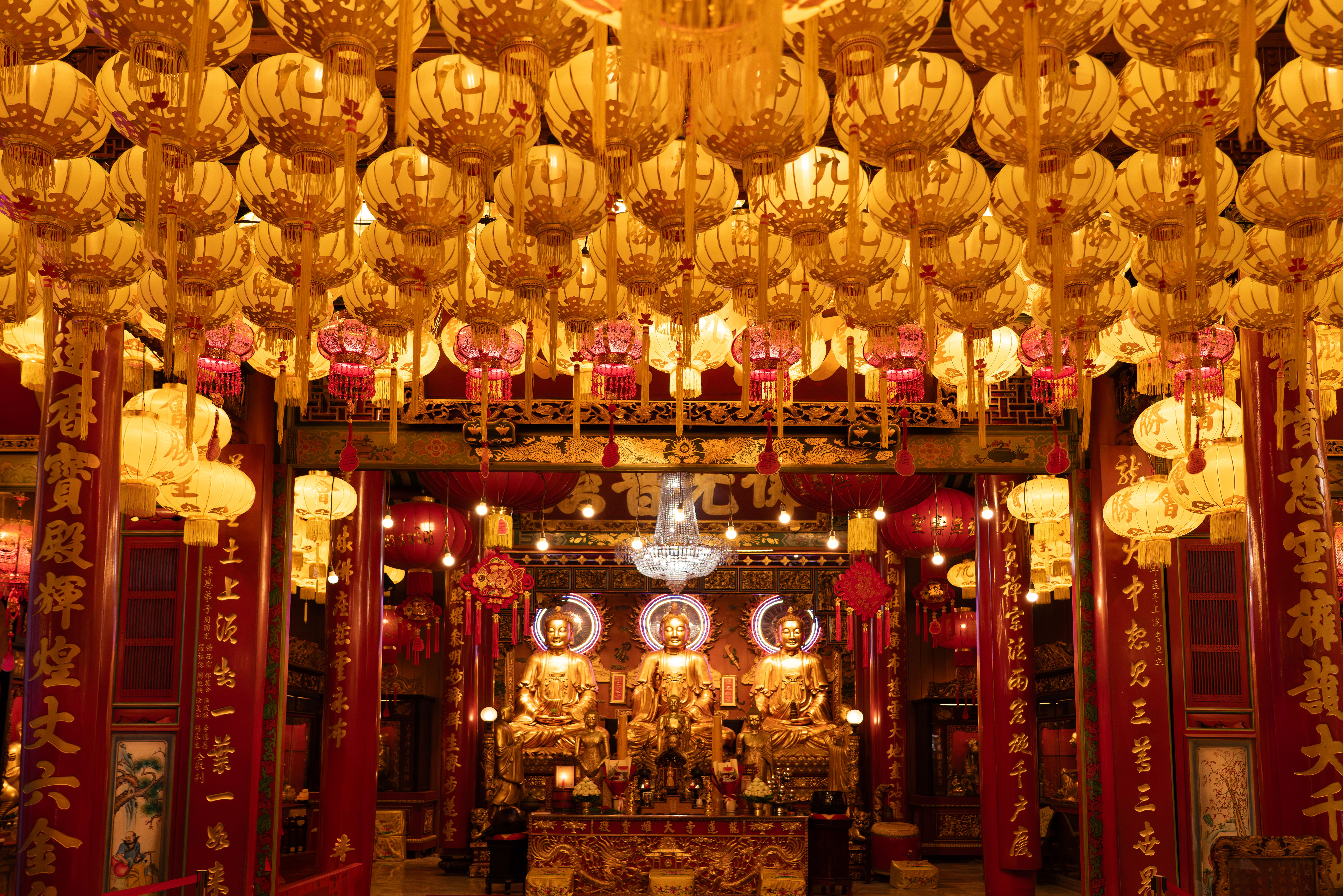 Traditional Chinese Temple with Illuminated Lanterns · Free Stock Photo