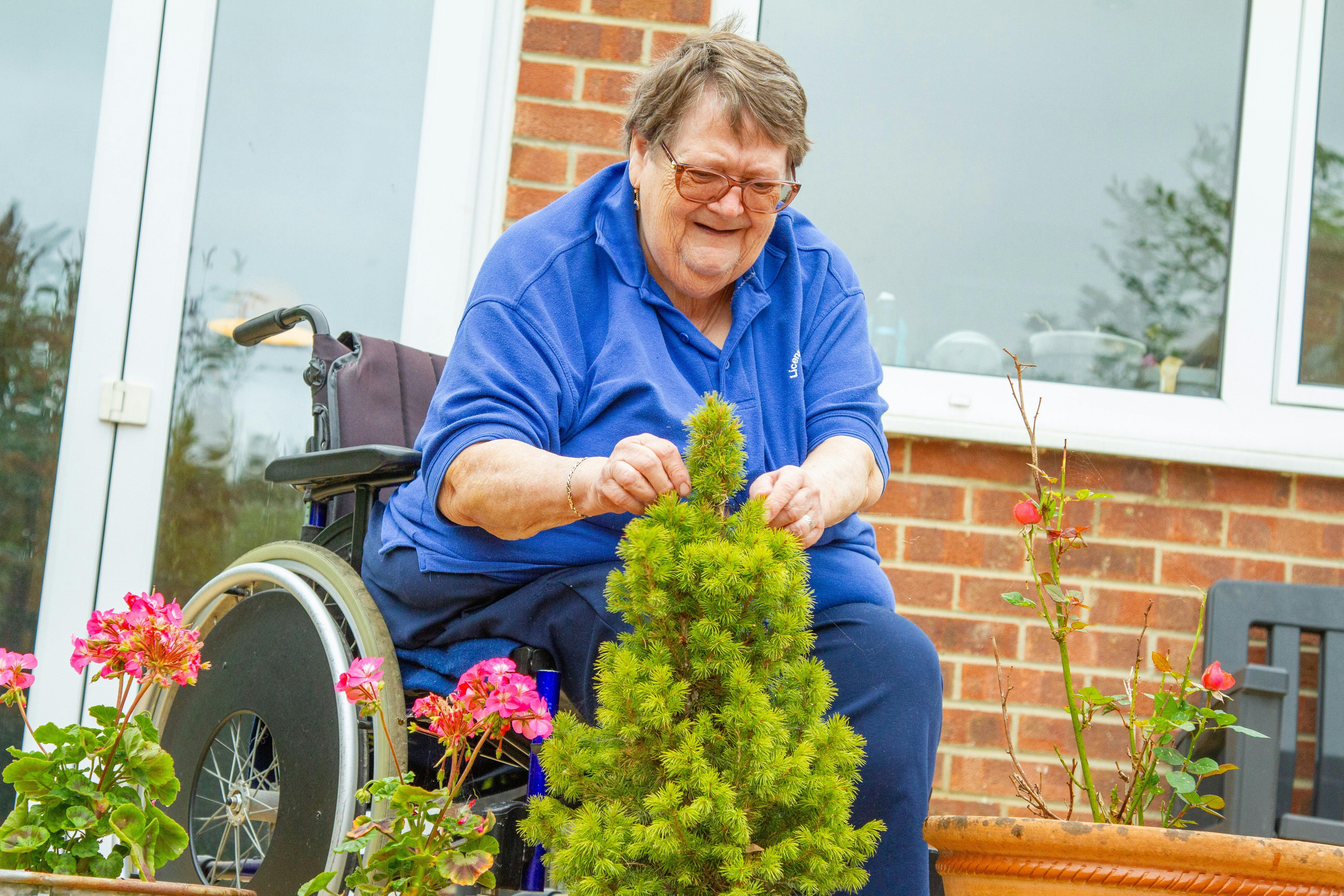 繁花 男星選擇養老院生活 堅持有尊嚴的晚年 親自闢謠兒女不孝傳聞