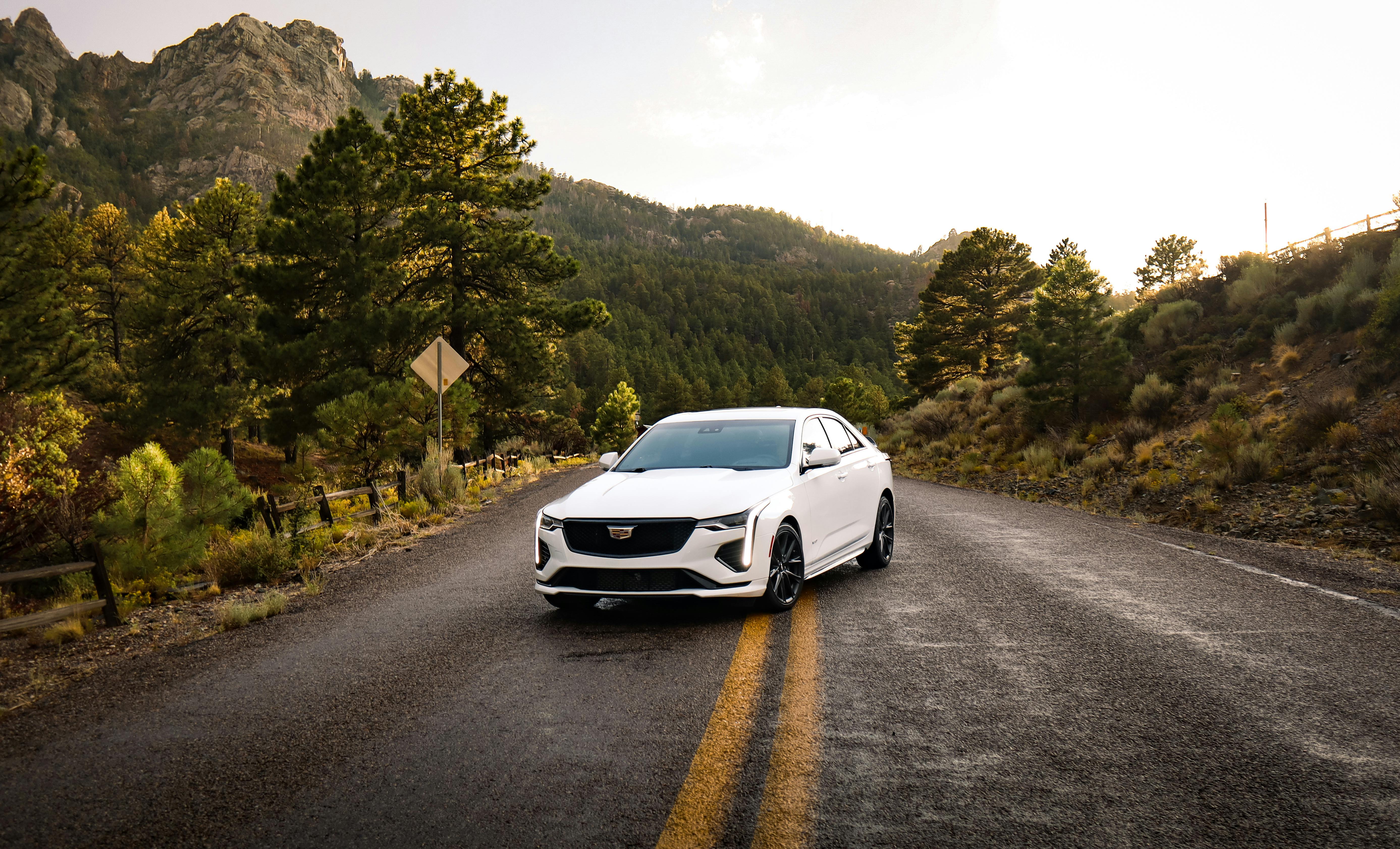 AI is helping General Motors to avoid expensive supply chain interruptions like hurricanes and material shortages — Photo by 