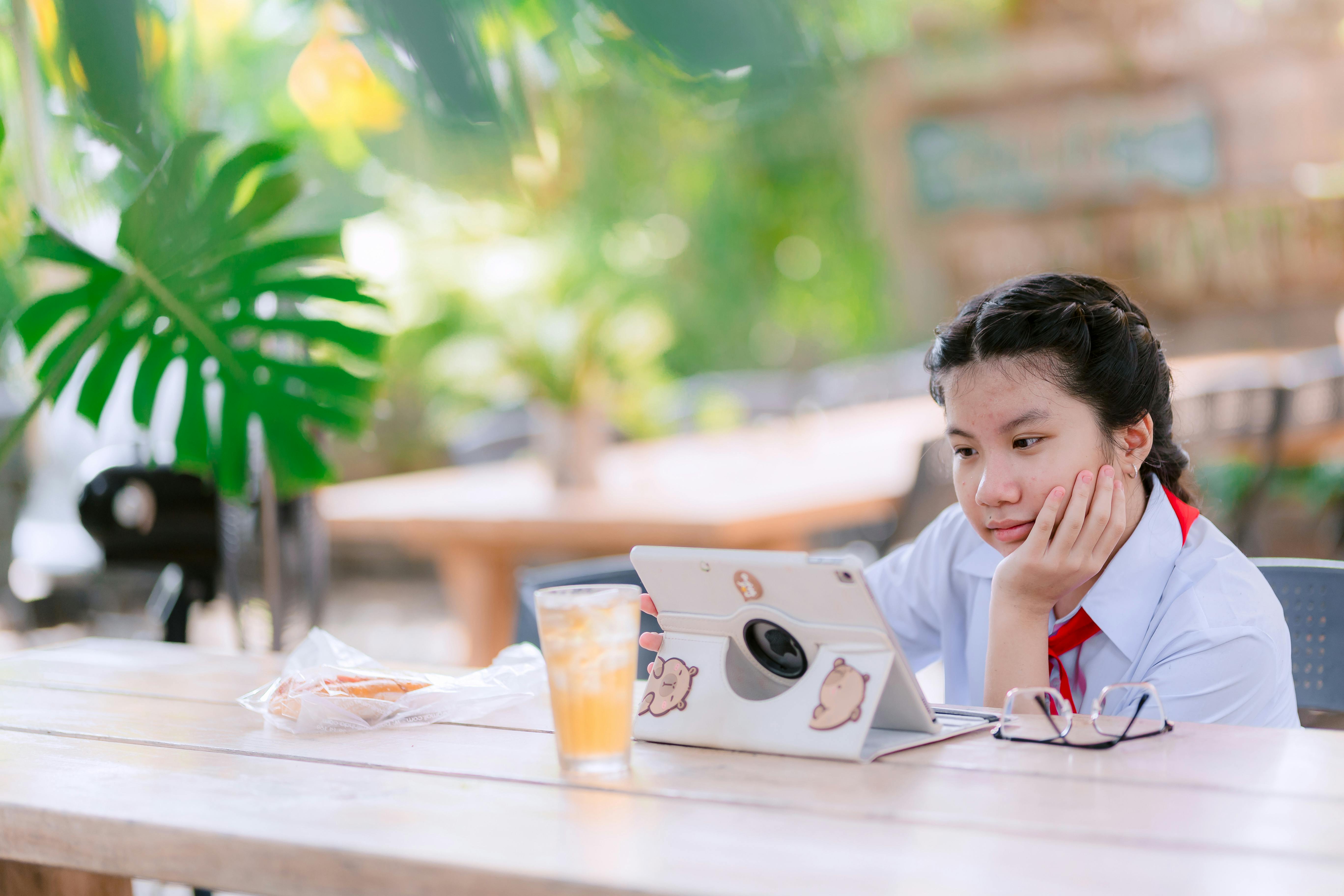 image of outdoor tablet recording
