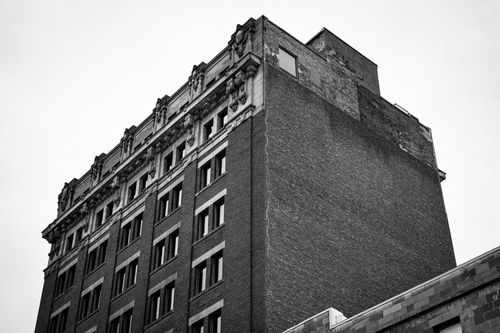 Free Black and white image of a historic brick building in Montreal, Quebec, showcasing classic architecture. Stock Photo