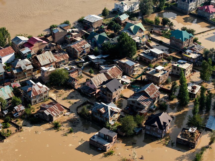 Water Damage Repair service in Palatine, Illinois — water damage repair specialist on site