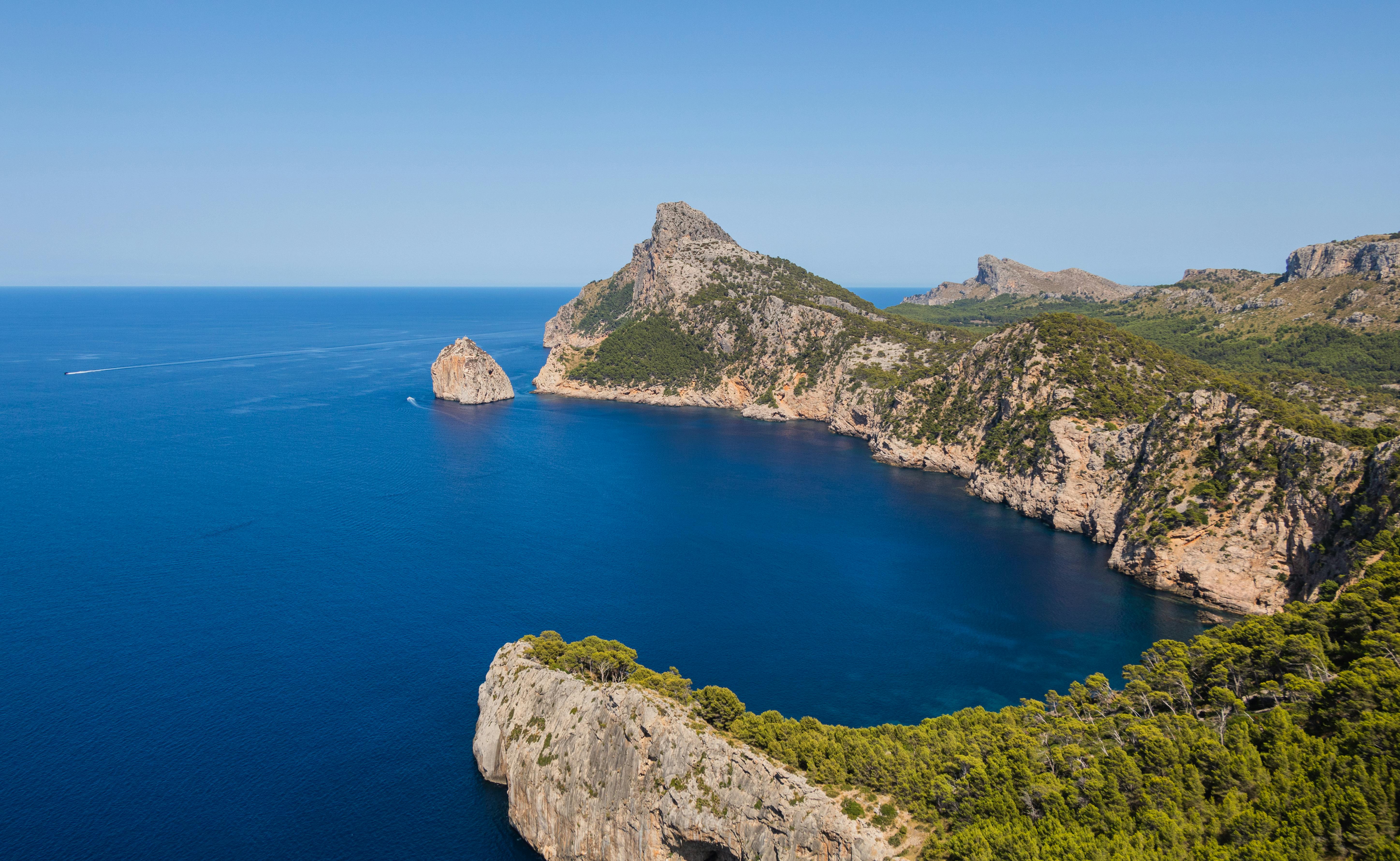 Promoting sustainability in Mallorca: eBoat brings technological innovation, sustainable mobility and renewable energy to lif