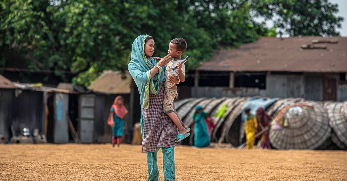 Combating childhood anaemia via targeted outreach in schools in India