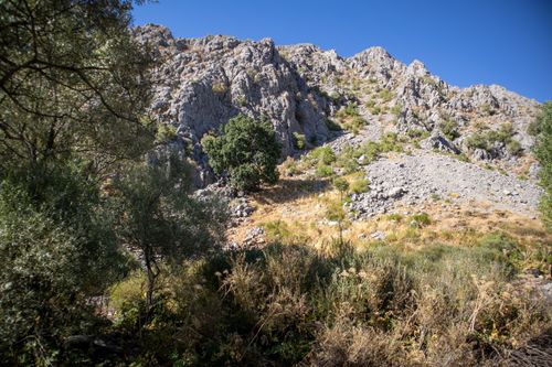 Free Scenic view of rocky mountain landscape in Tunceli, Türkiye under bright blue sky. Stock Photo