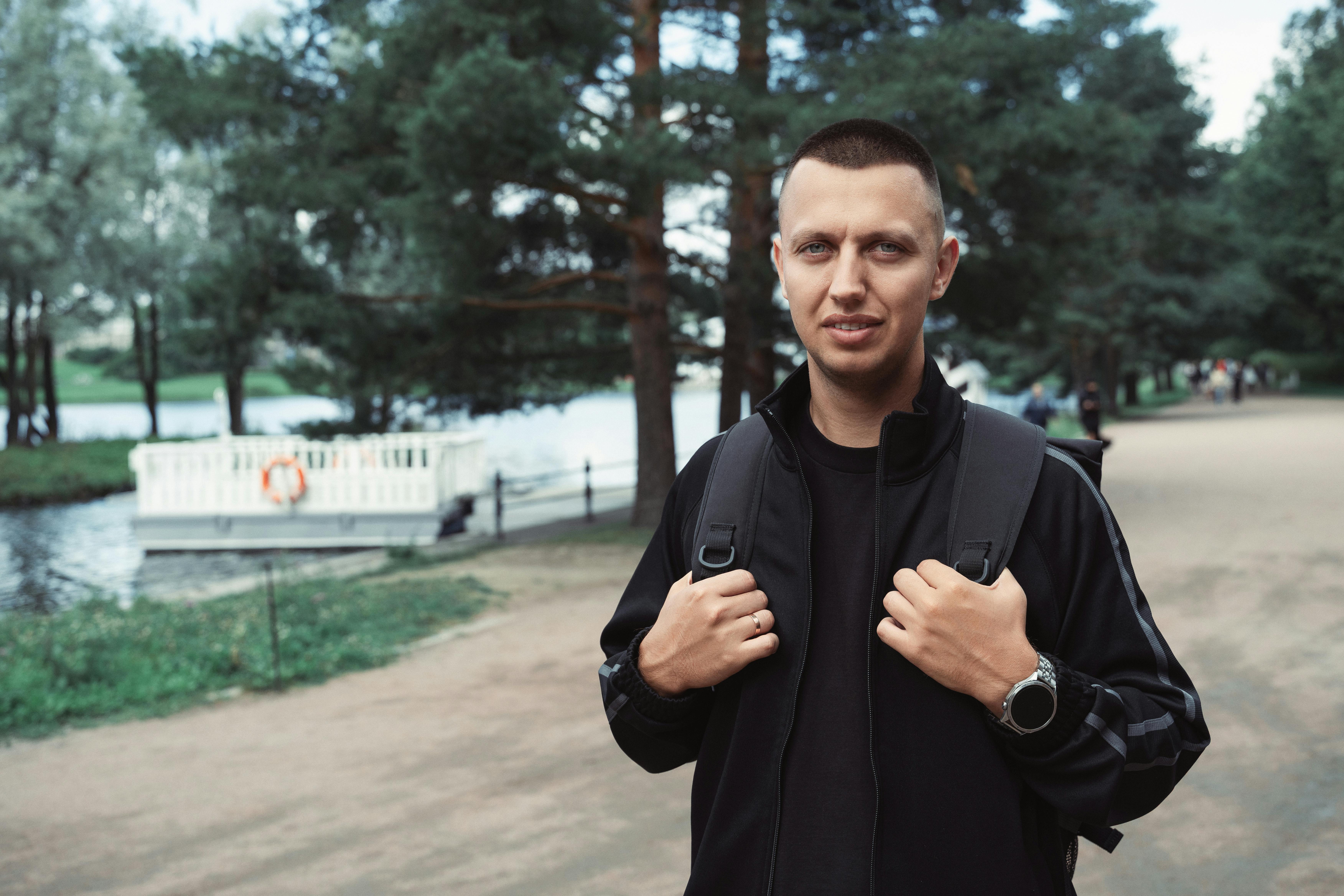 grátis Foto profissional grátis de adulto, adulto jovem, andando Foto profissional