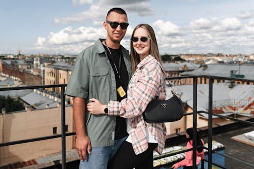 Romantic skyline moment Melbourne