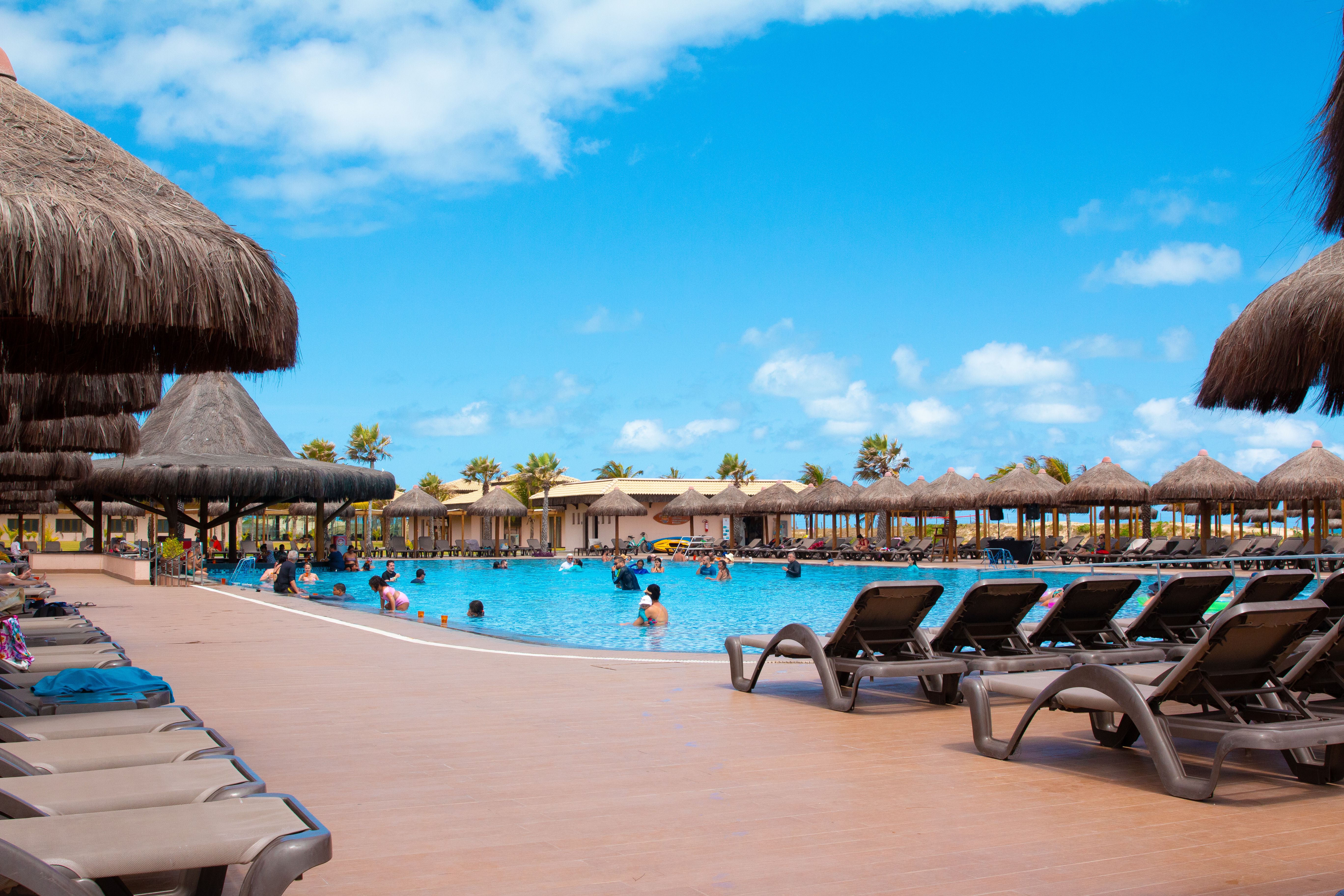 Airlines that allow families to pool miles — Photo by Nino Souza on Pexels