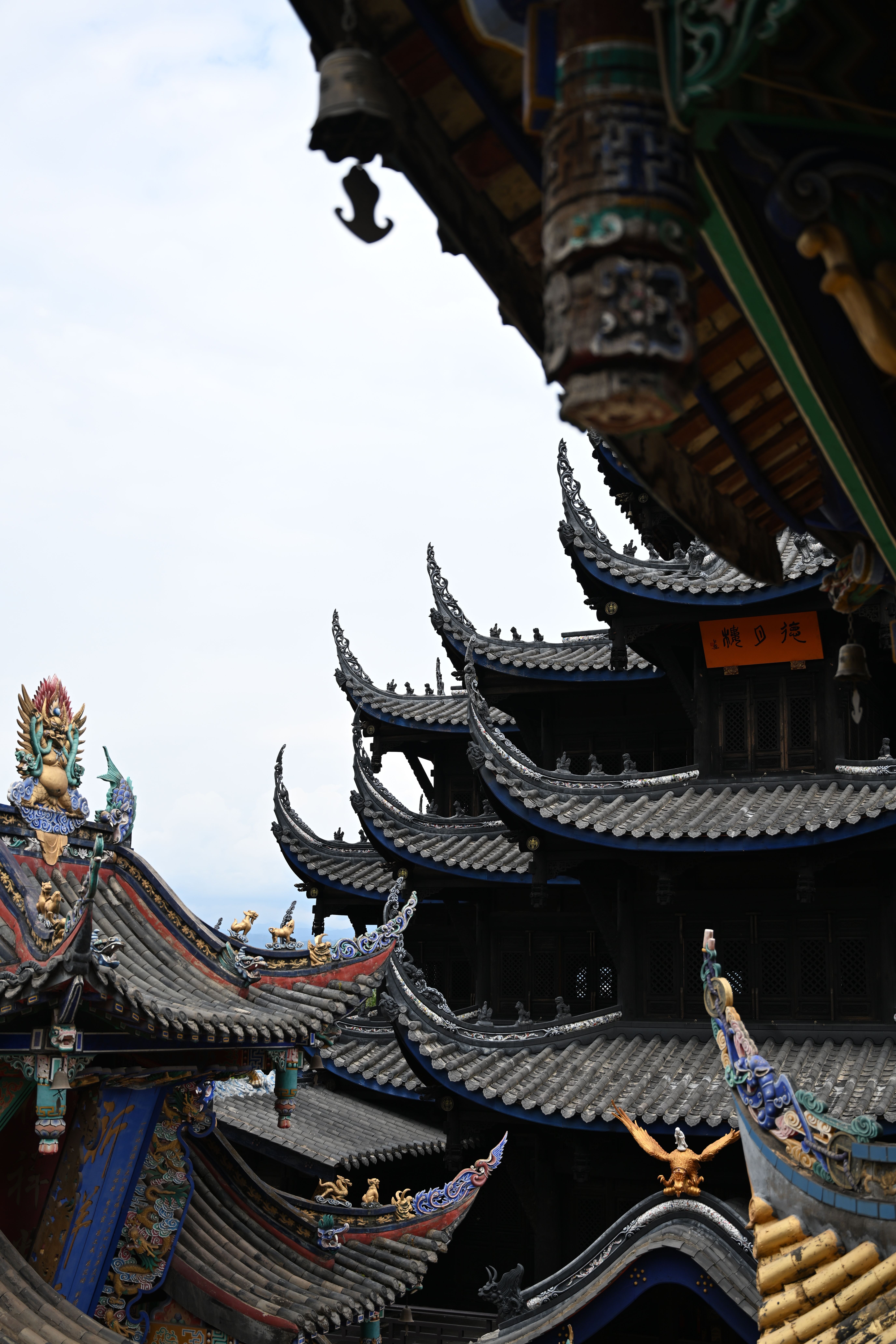 具有华丽设计的传统亚洲寺庙屋顶 · 免费素材图片