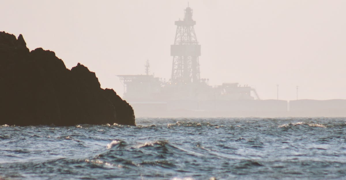 石油業掀起裁員浪潮 油田服務巨頭 Halliburton 跟進調整人力