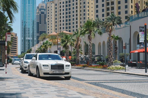 고급 승용차, 도시, 두바이의 무료 스톡 사진