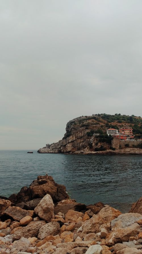 Free A tranquil view of the rocky coastline in Amasra, Turkey with serene waters. Stock Photo