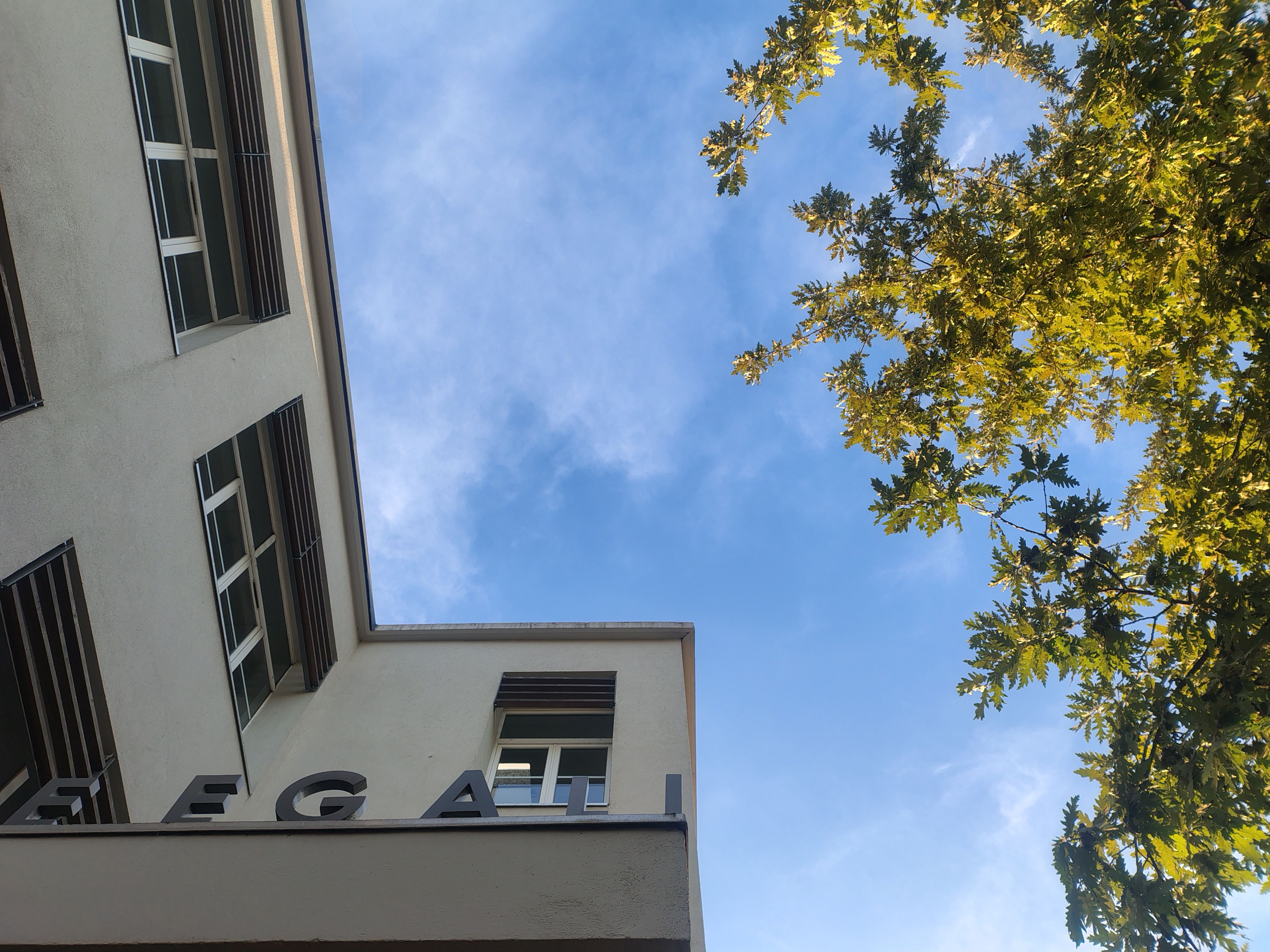Modern Building Exterior with Blue Sky View · Free Stock Photo