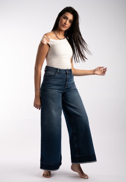 Dark wide-leg denim jeans — photo by YOUSSEF elbelghiti on Pexels