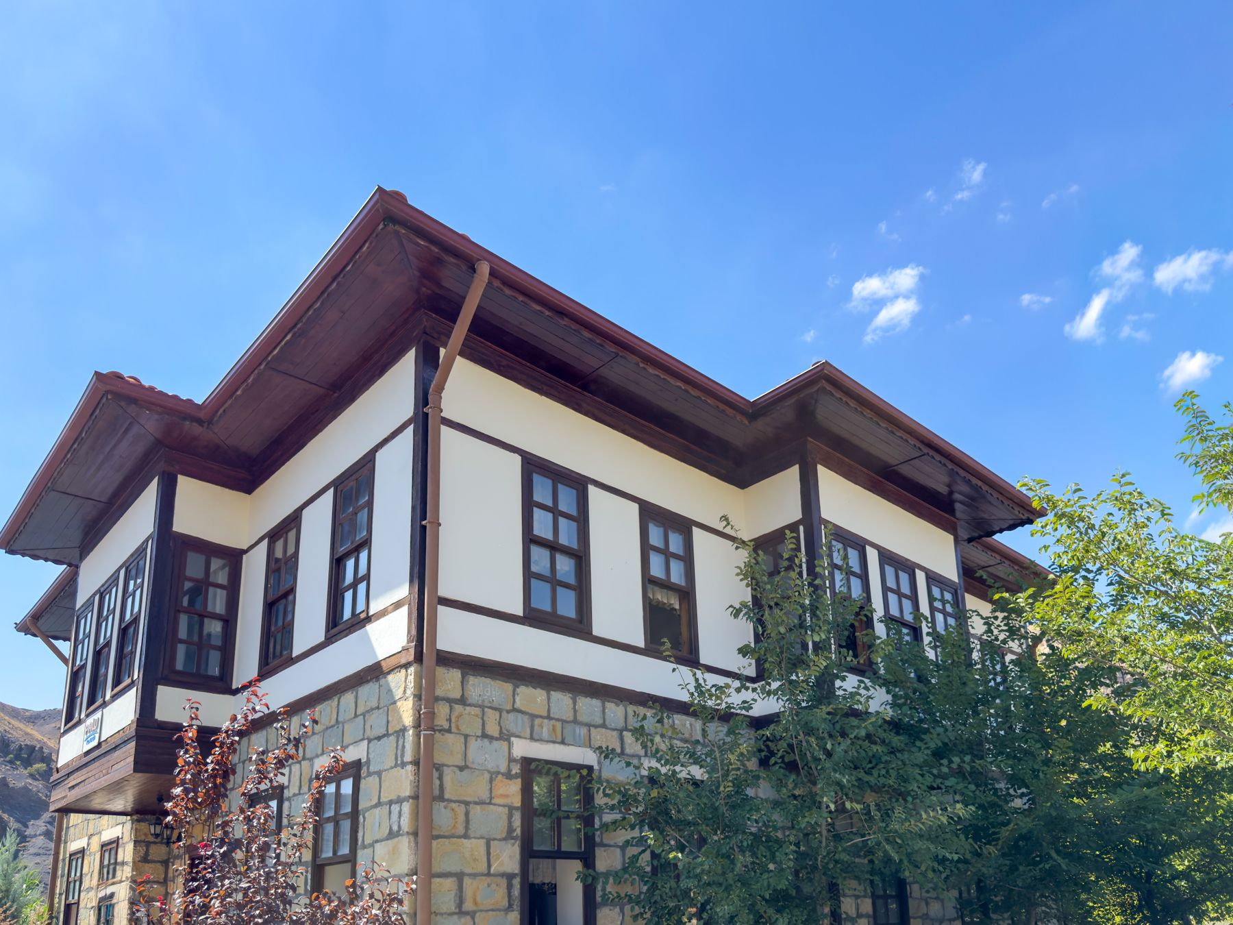 Exterior Painting in Stonebridge — clean edges cut in around trim and sockets