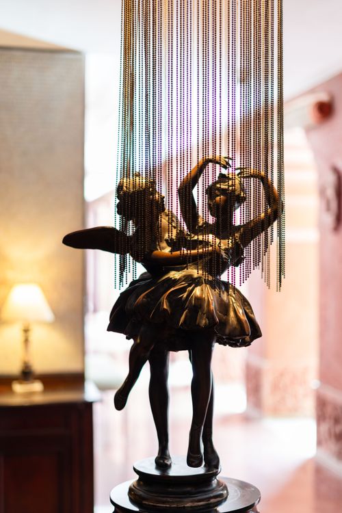 Free Bronze ballerina sculpture with intricate details in a hotel lobby, Bikaner. Stock Photo