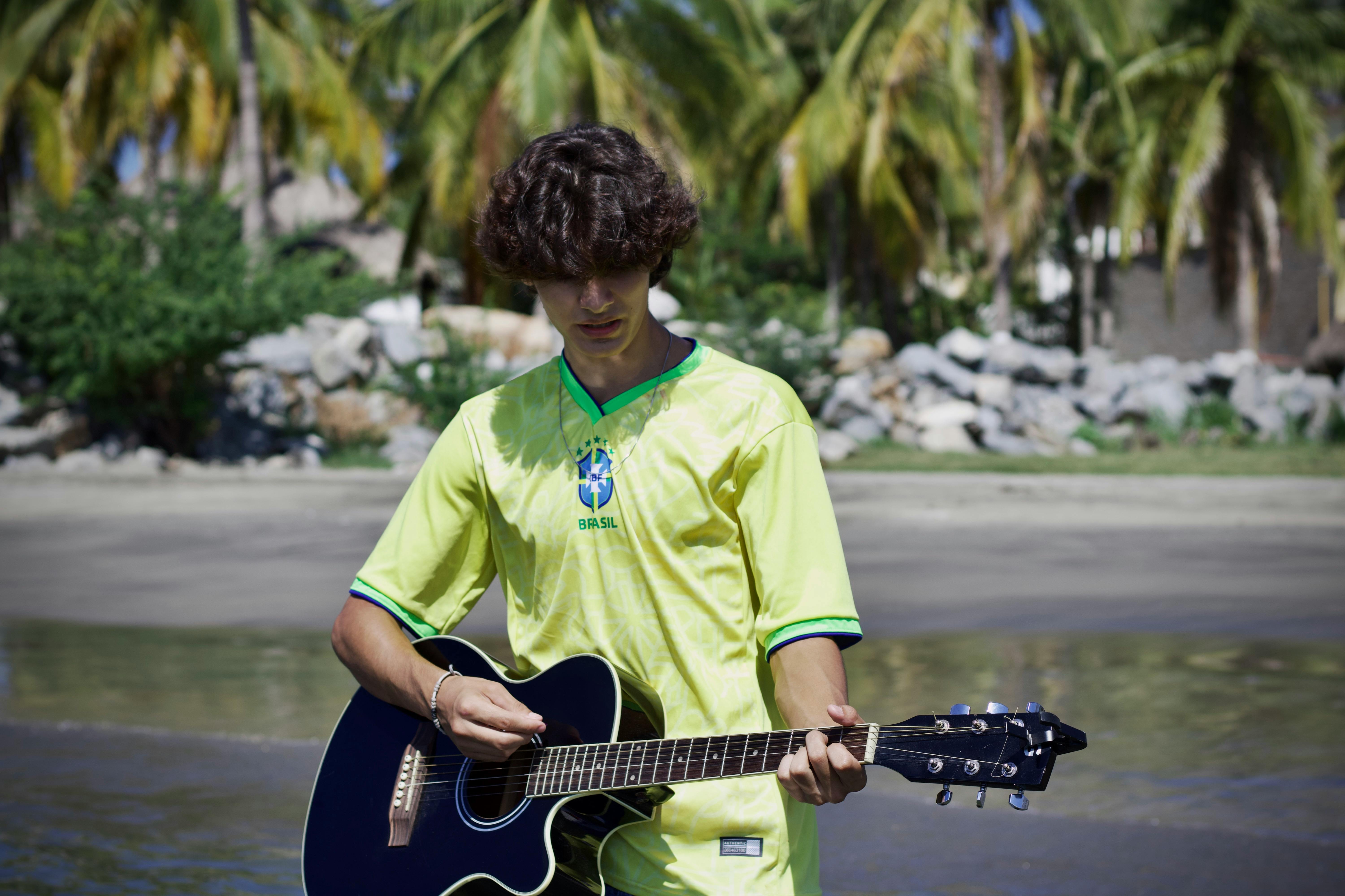 La Odisea Solista de Skay Beilinson: Revelando la Evolución Sonora del Maestro de la Guitarra