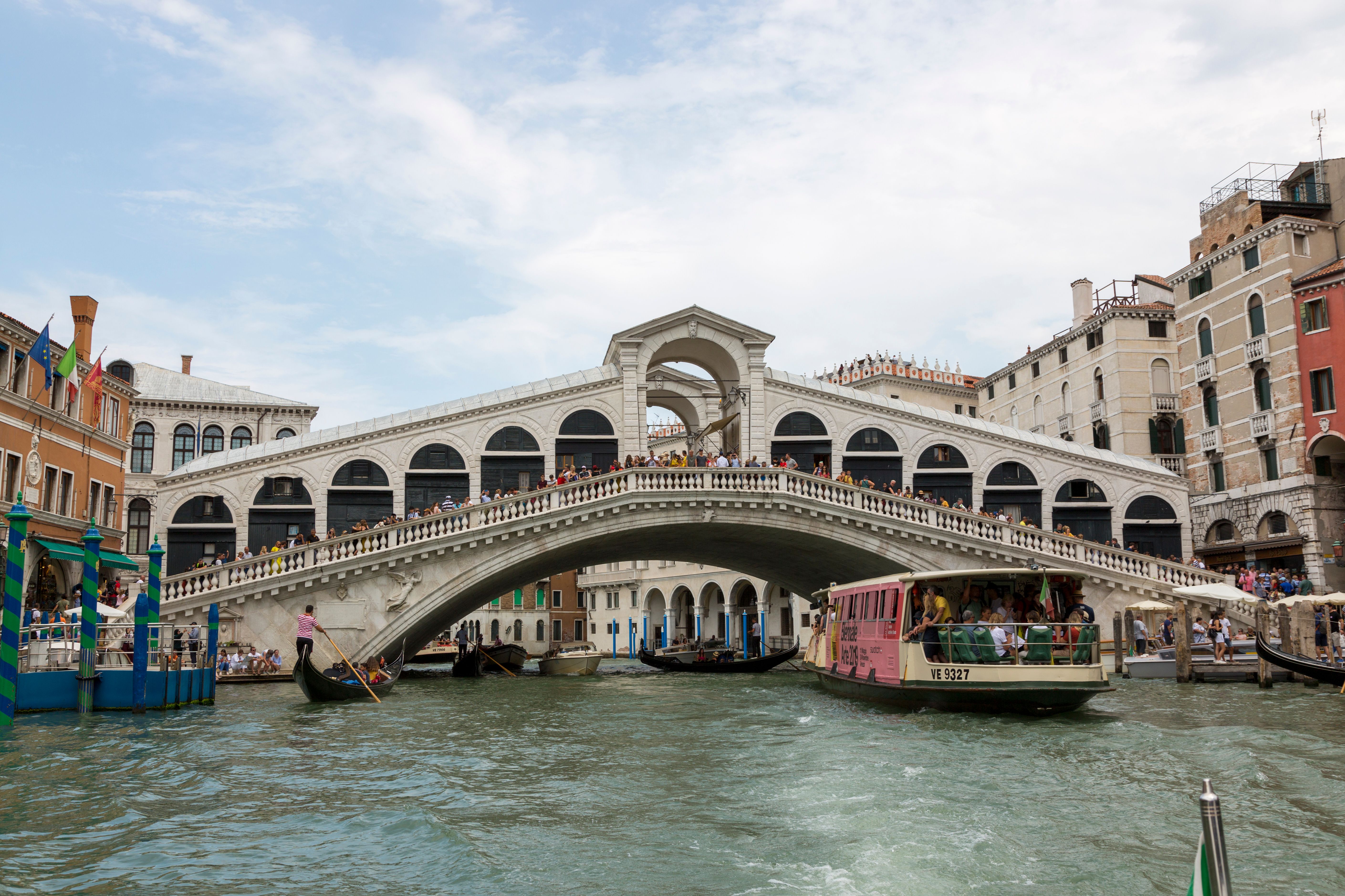 Rialto Bridge Over Grand Canal in Venice · Free Stock Photo