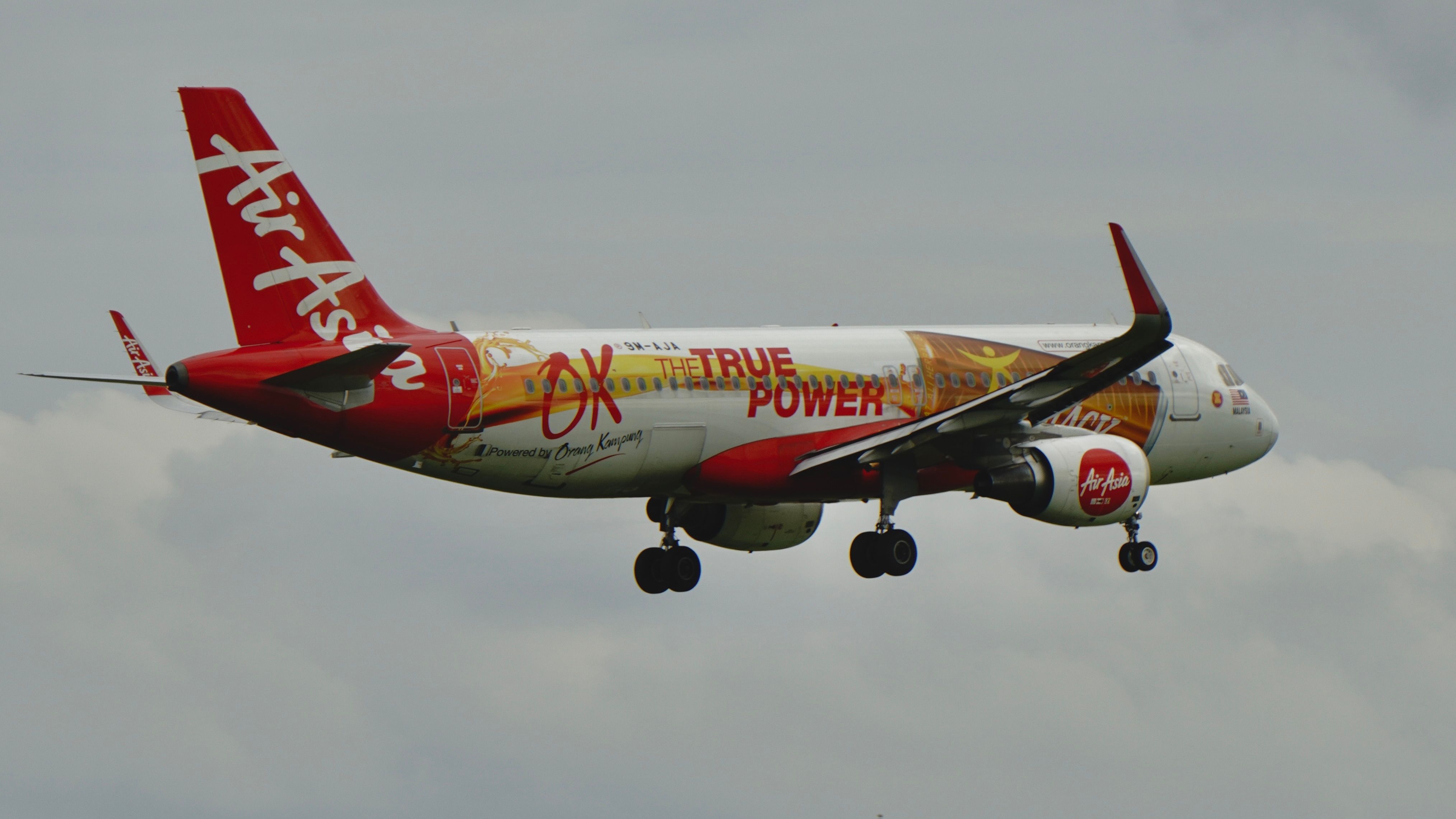 AirAsia Plane in Flight with Vibrant Livery · Free Stock Photo