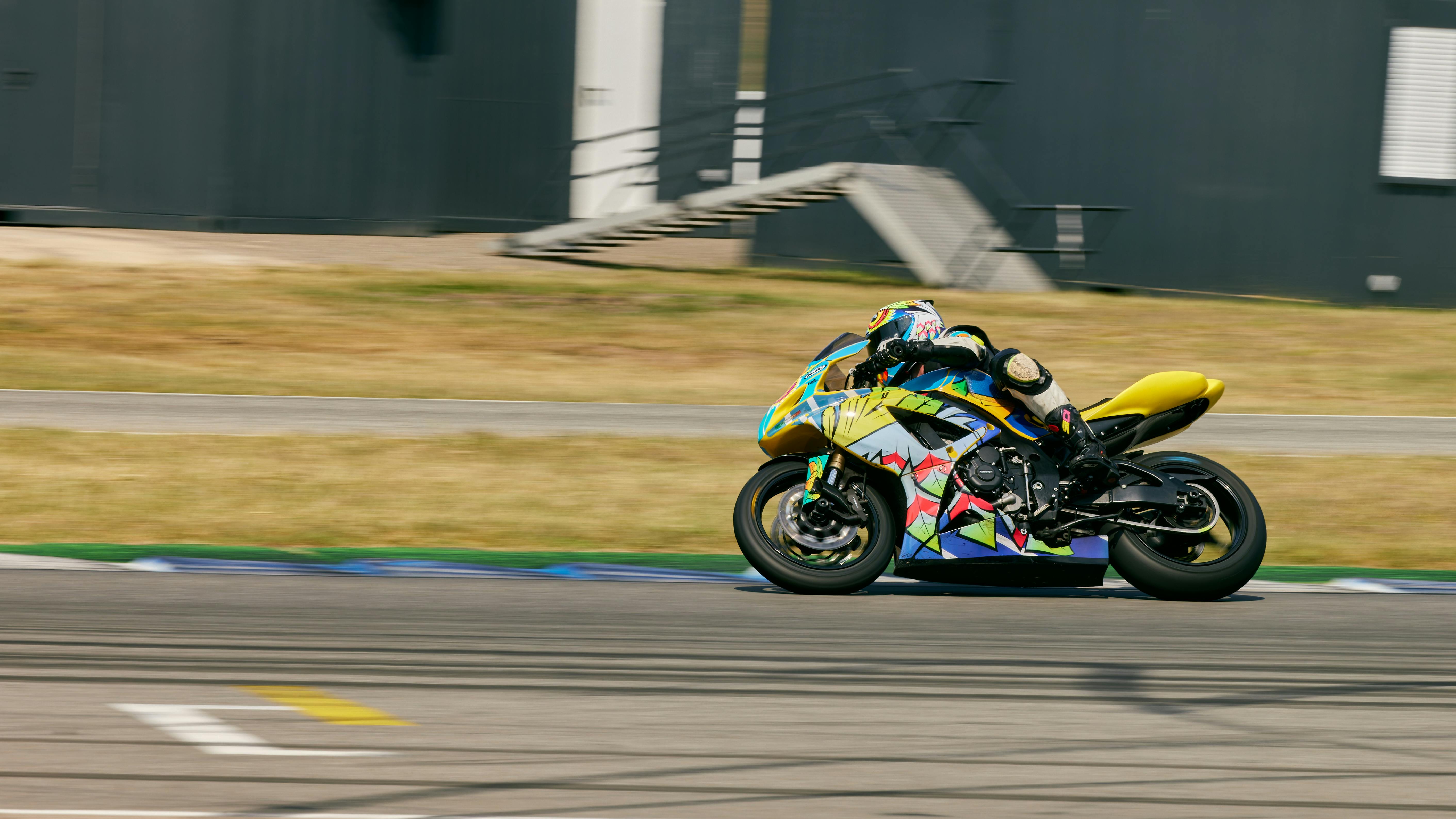 motorcycles & powersports s.r.o motorcycle powersports show — Photo by Philipp Fahlbusch on Pexels