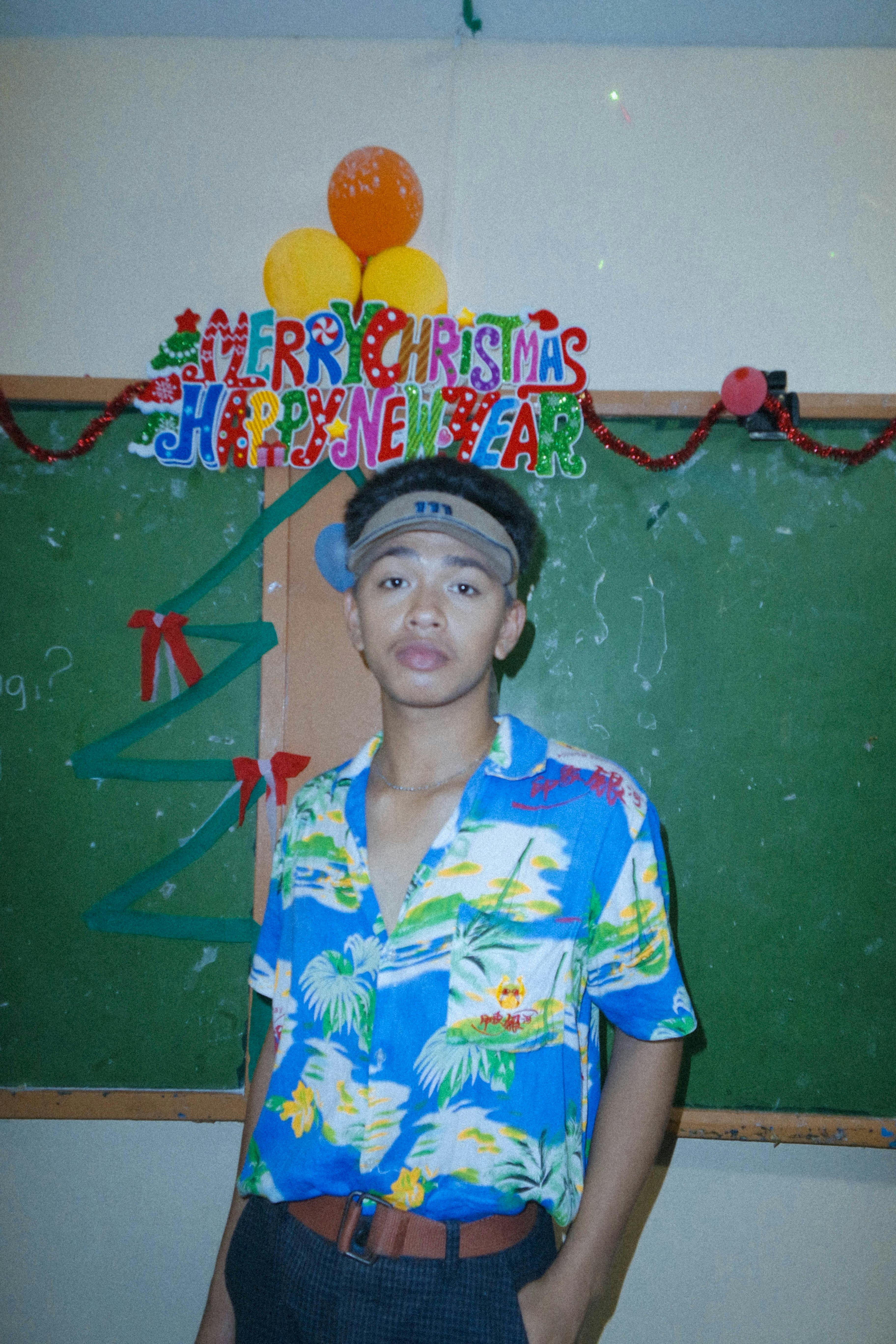 Mercado tradicional português com produtos frescos e artesanato