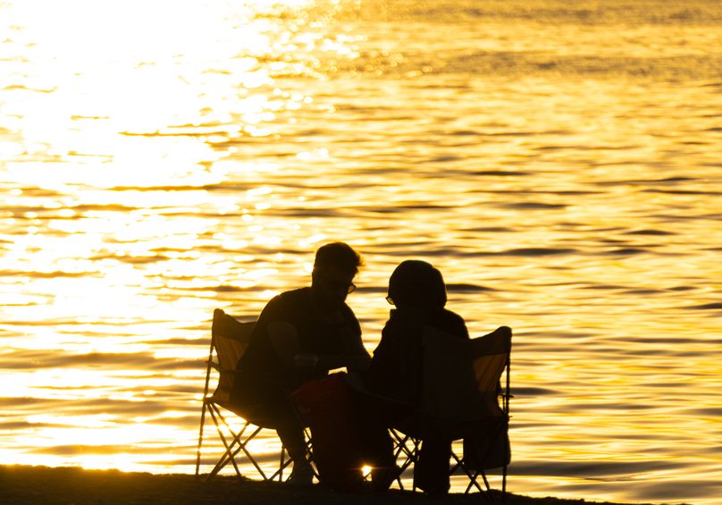 Online dating: starting a conversation on a niche platform