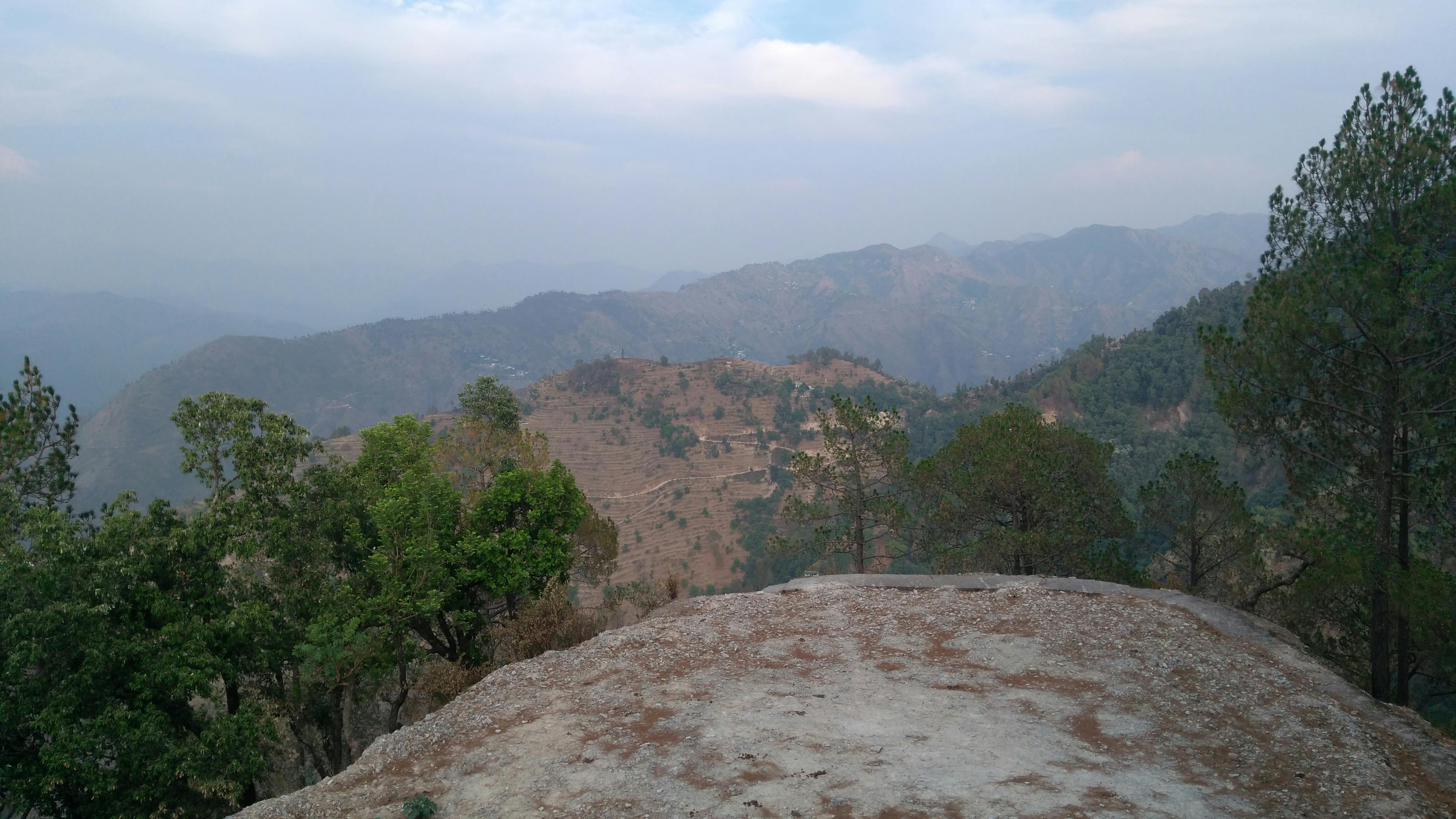 中国传统茶道仪式，茶具摆放整齐