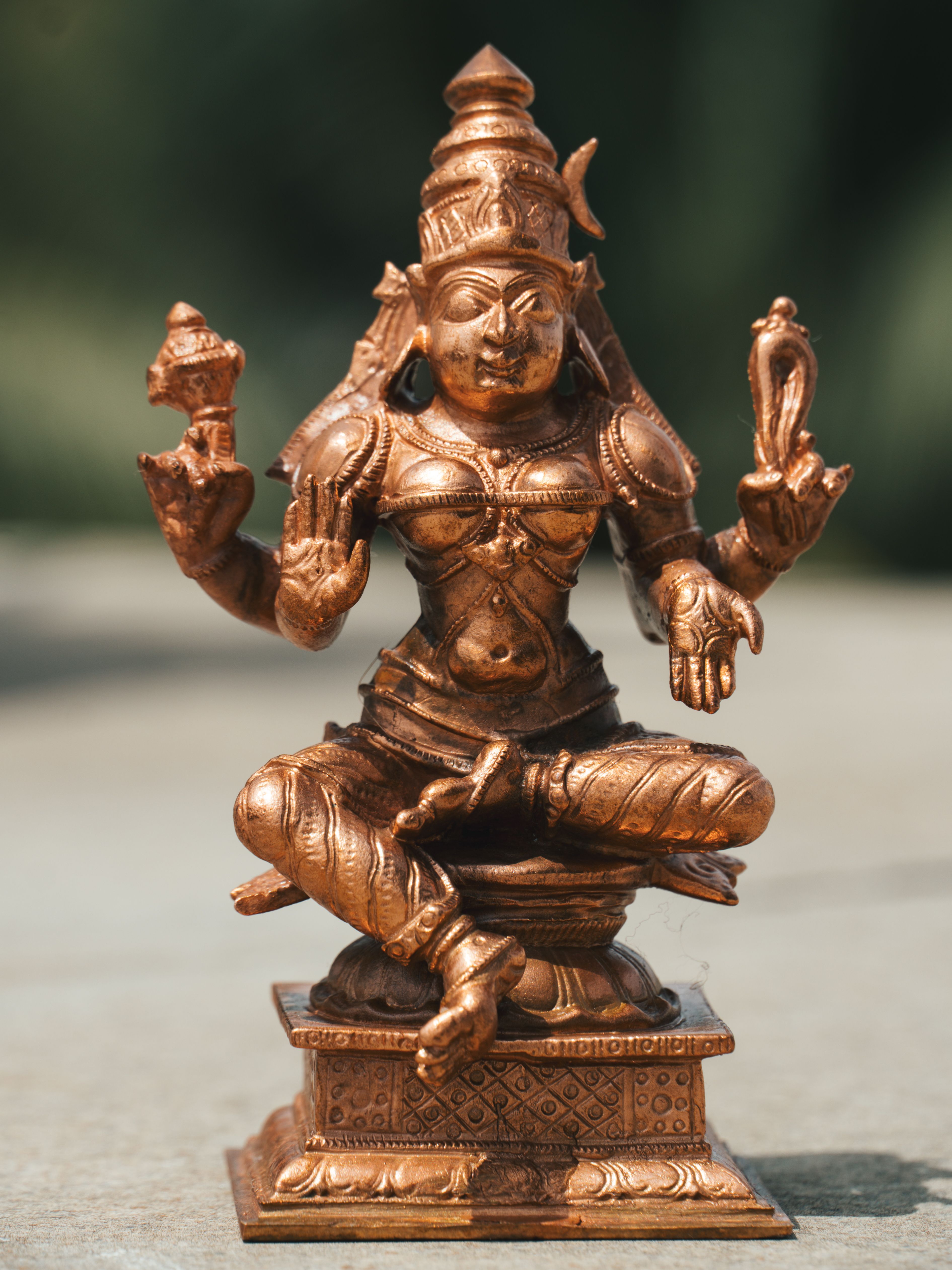 Detailed bronze sculpture of a Hindu deity, showcasing artisan craftsmanship in Bengaluru.