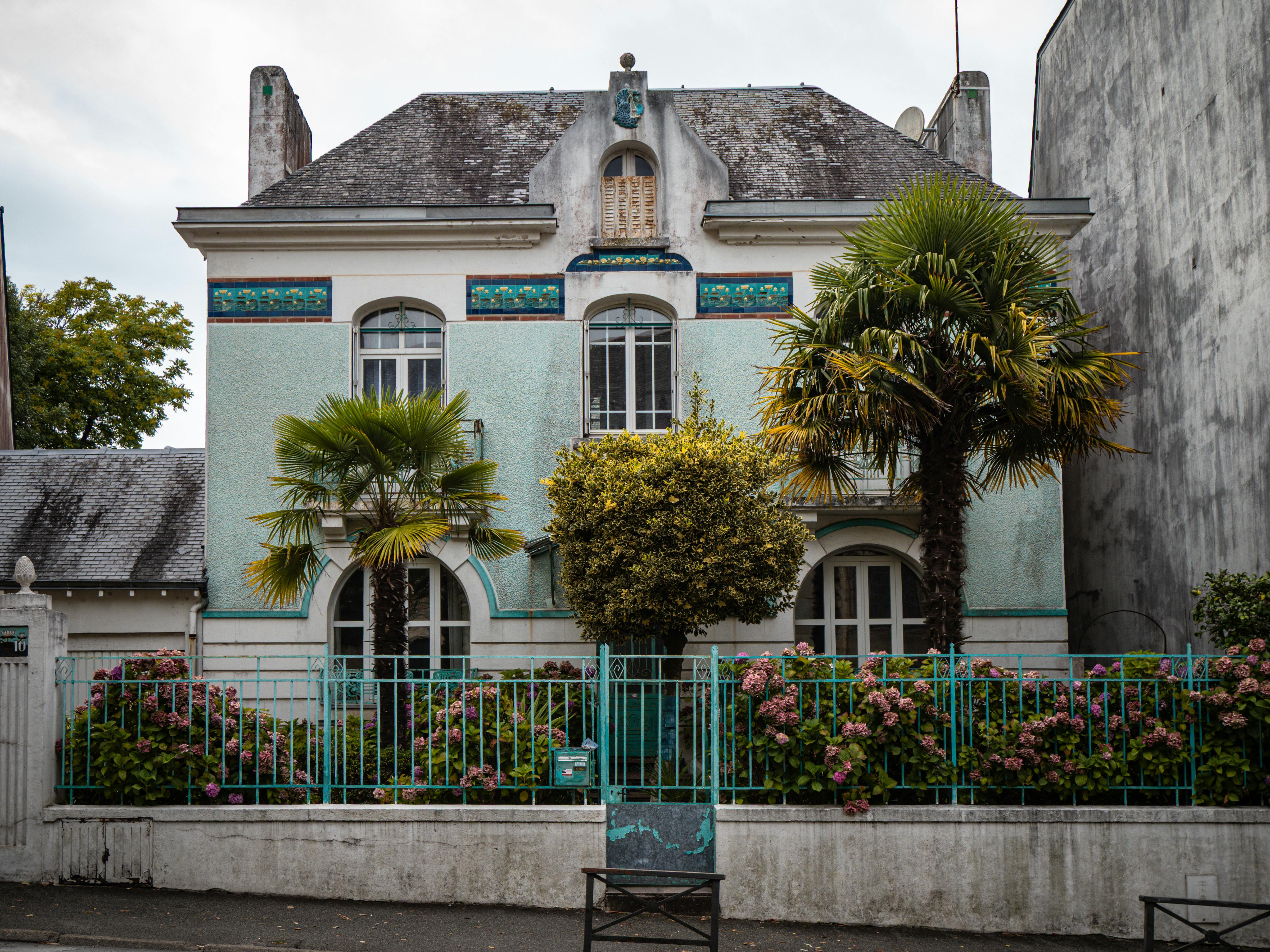 Charming French House with Tropical Garden · Free Stock Photo, image size:4799x3599