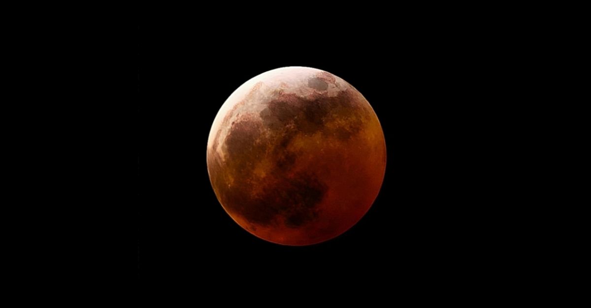 El eclipse lunar parcial en agosto cubrió la mayor parte de la luna llena visible El eclipse lunar parcial en agosto cubrió la mayor parte de la luna llena visible