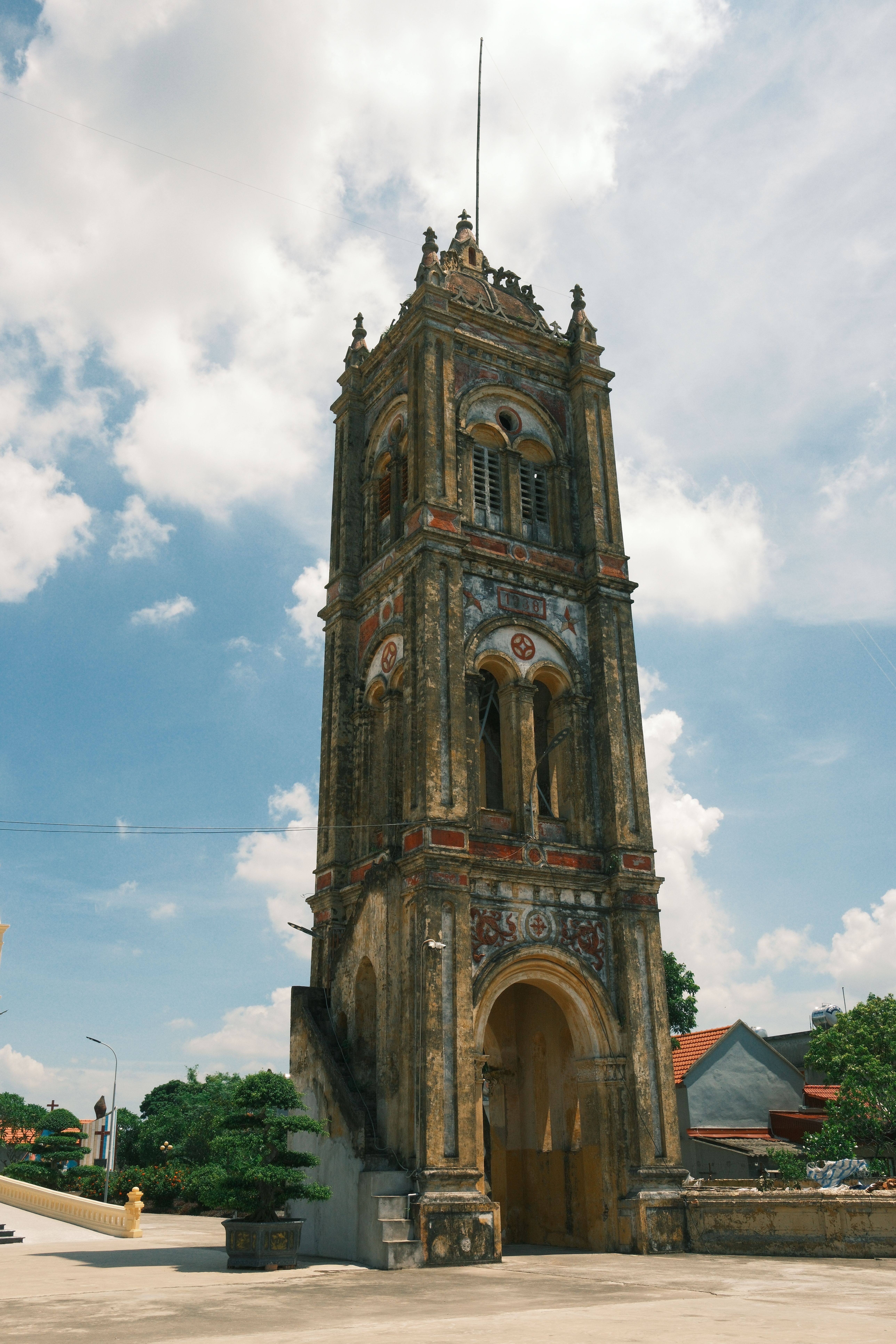 Historic Tower under Clear Blue Sky · Free Stock Photo