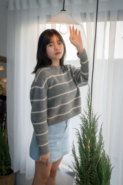 Maglia a righe grigia e gonna di jeans. Perfetta per uscire senza pensarci troppo
#lookdelgiorno #gray #sweater #skirt