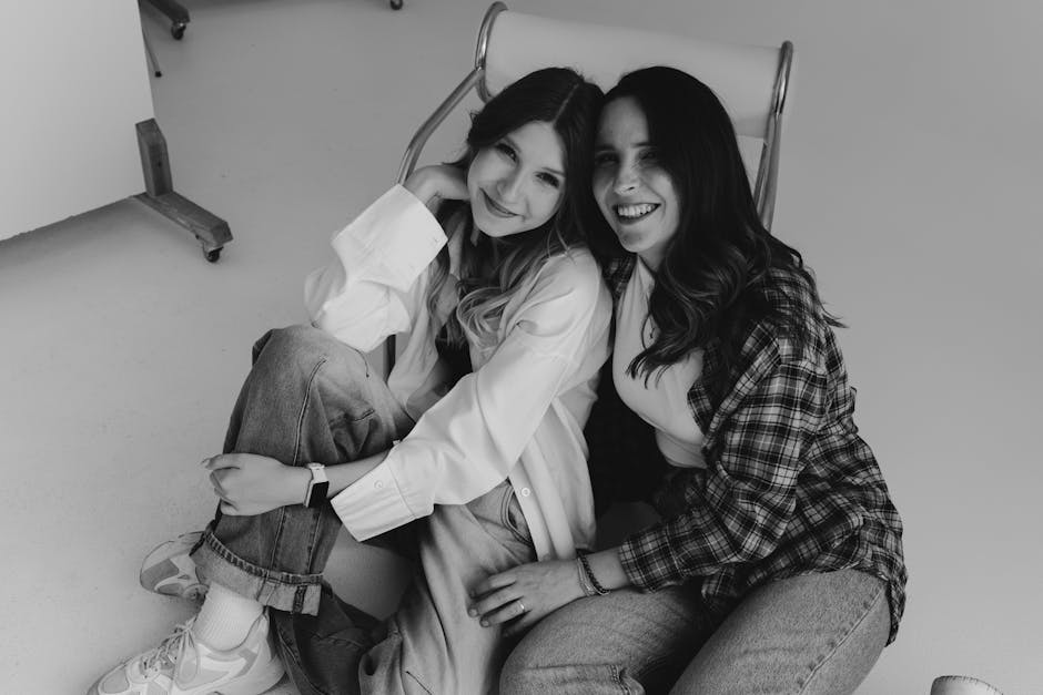 The Importance Of Laughter In Friendships. 11 Group-Of-Friends-Laughing-Together