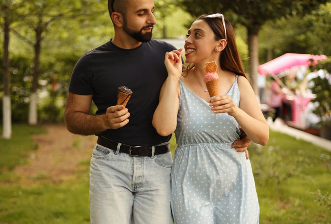 Online dating: starting a conversation on a niche platform