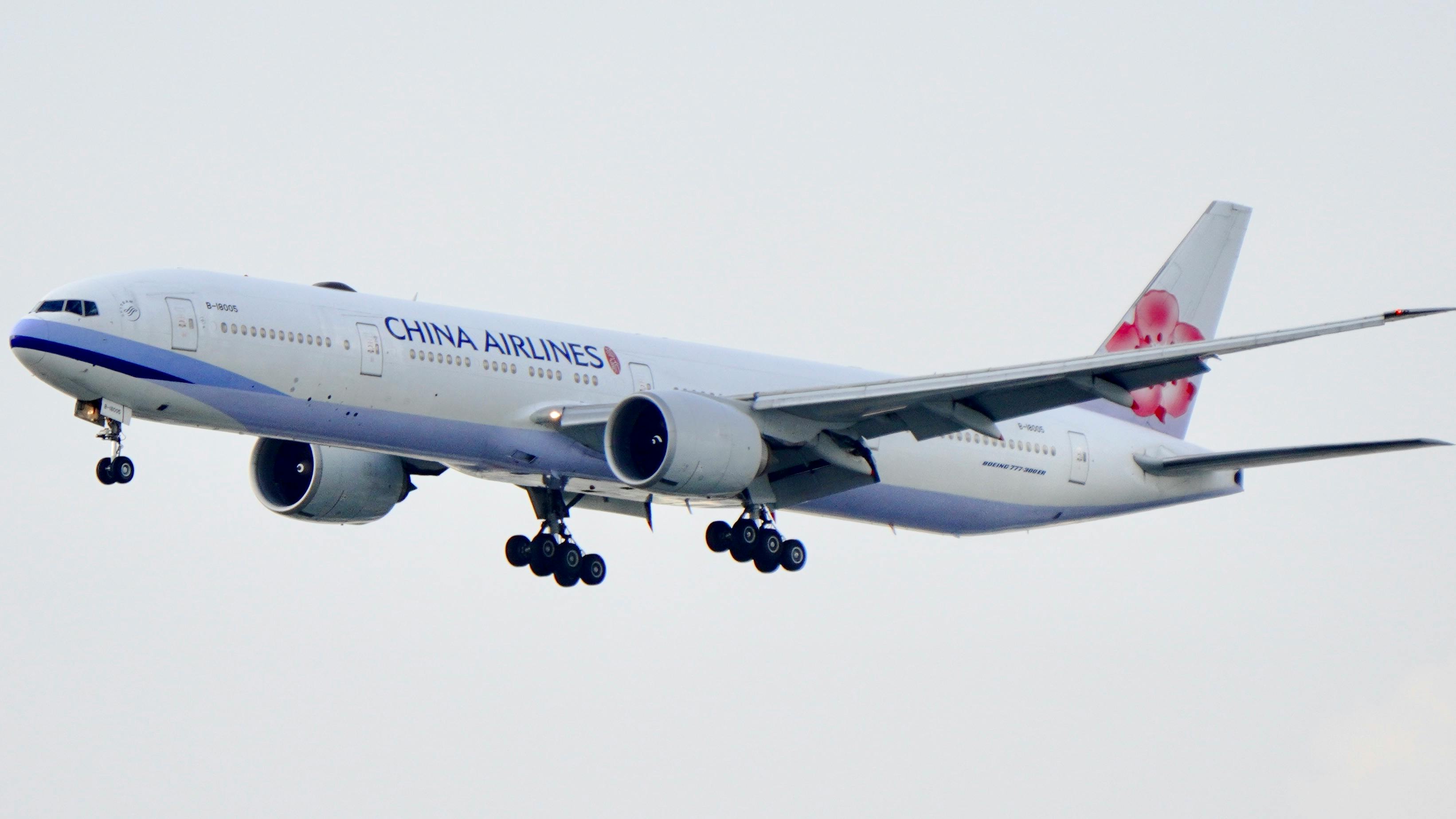 Your Useless Airline Miles Just Became Real Money: Here’s How to Spend Them Tonight — Photo by Tuan Vy  Spotter on Pexels