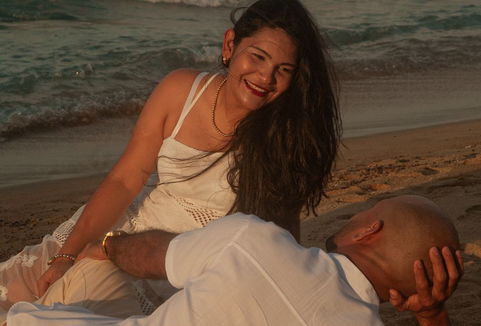 Online dating: starting a conversation on a niche platform