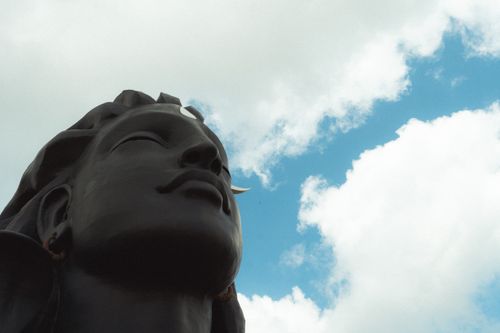 Free The majestic Shiva statue under a blue, cloudy sky in Bengaluru. Stock Photo