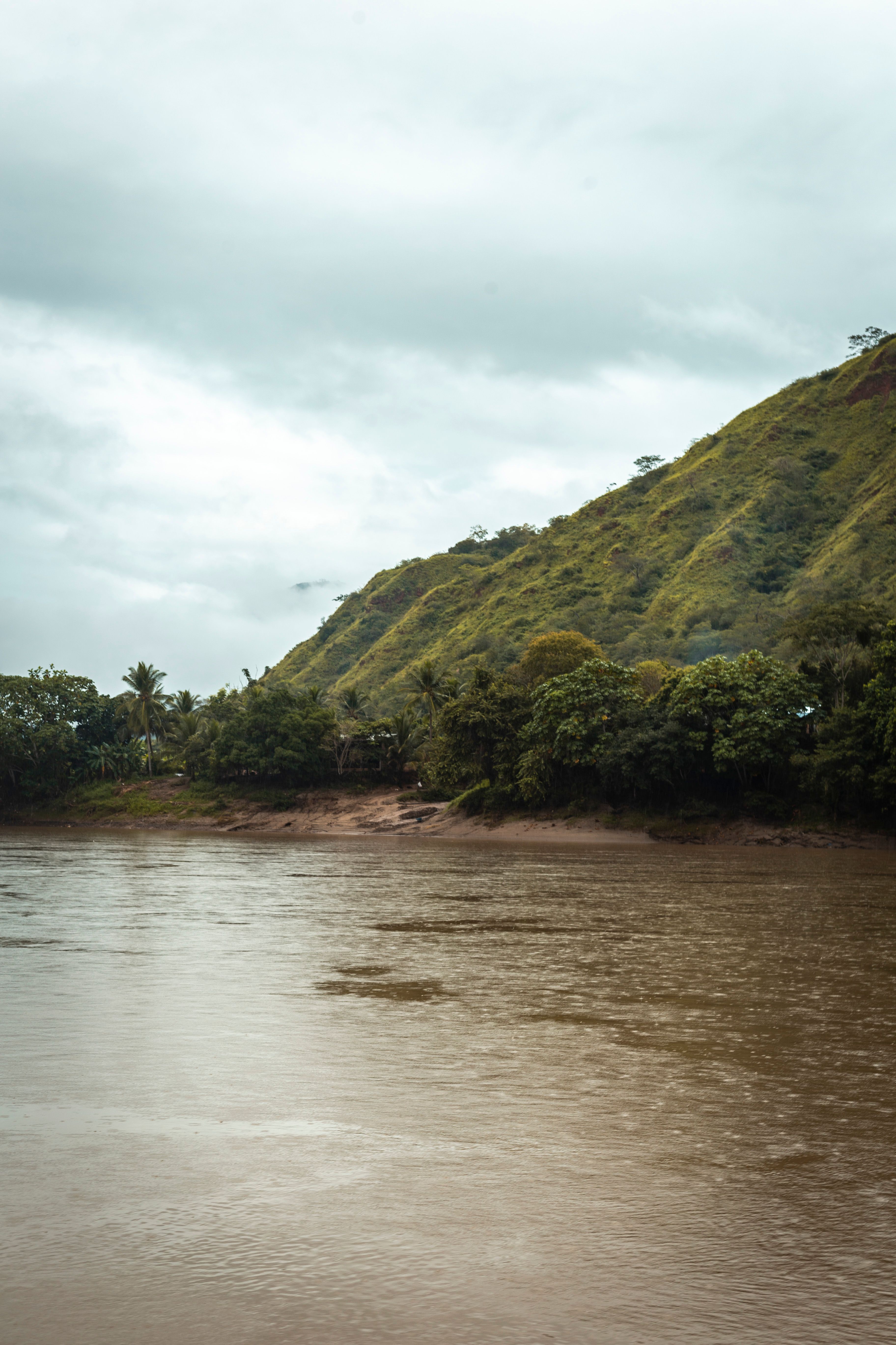 Tranquil Riverscape in Lush Peruvian Scenery · Free Stock Photo