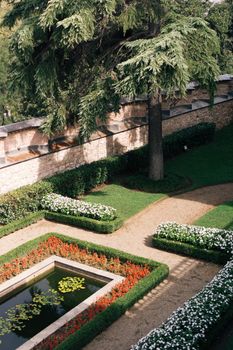 Beautiful garden view with vibrant flowers and a serene pond at Topkapı Palace in İstanbul.