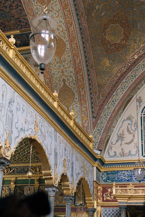 Free Explore the rich and ornate designs of Topkapı Palace's interior in Istanbul, Türkiye. Stock Photo