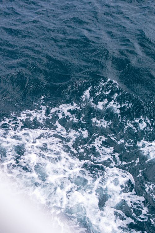 Free Dynamic waves crashing in the Bosphorus Strait, offering a vivid marine view from Istanbul's coastline. Stock Photo