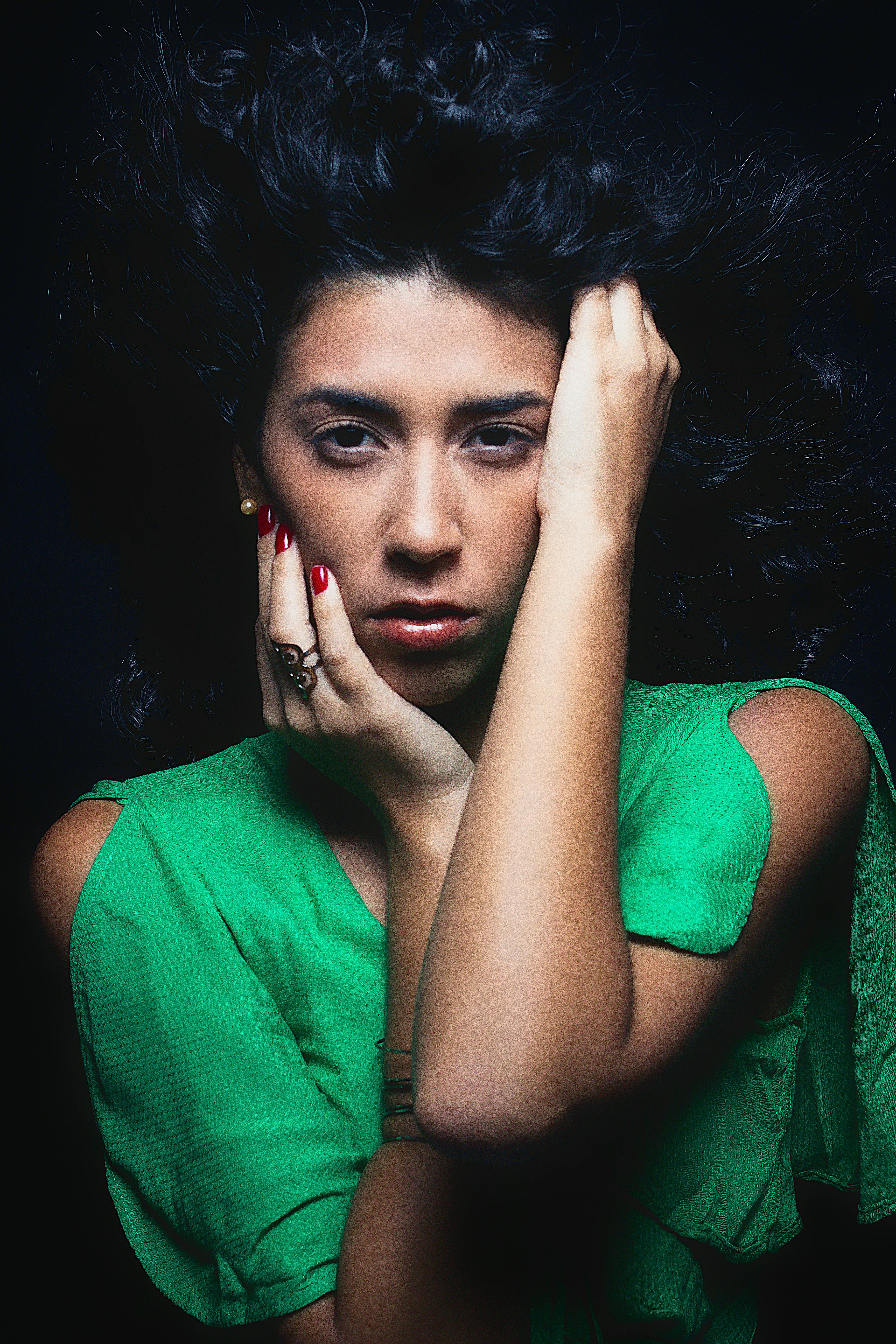 gratis Groen Dameshemd Met Ronde Hals Stockfoto