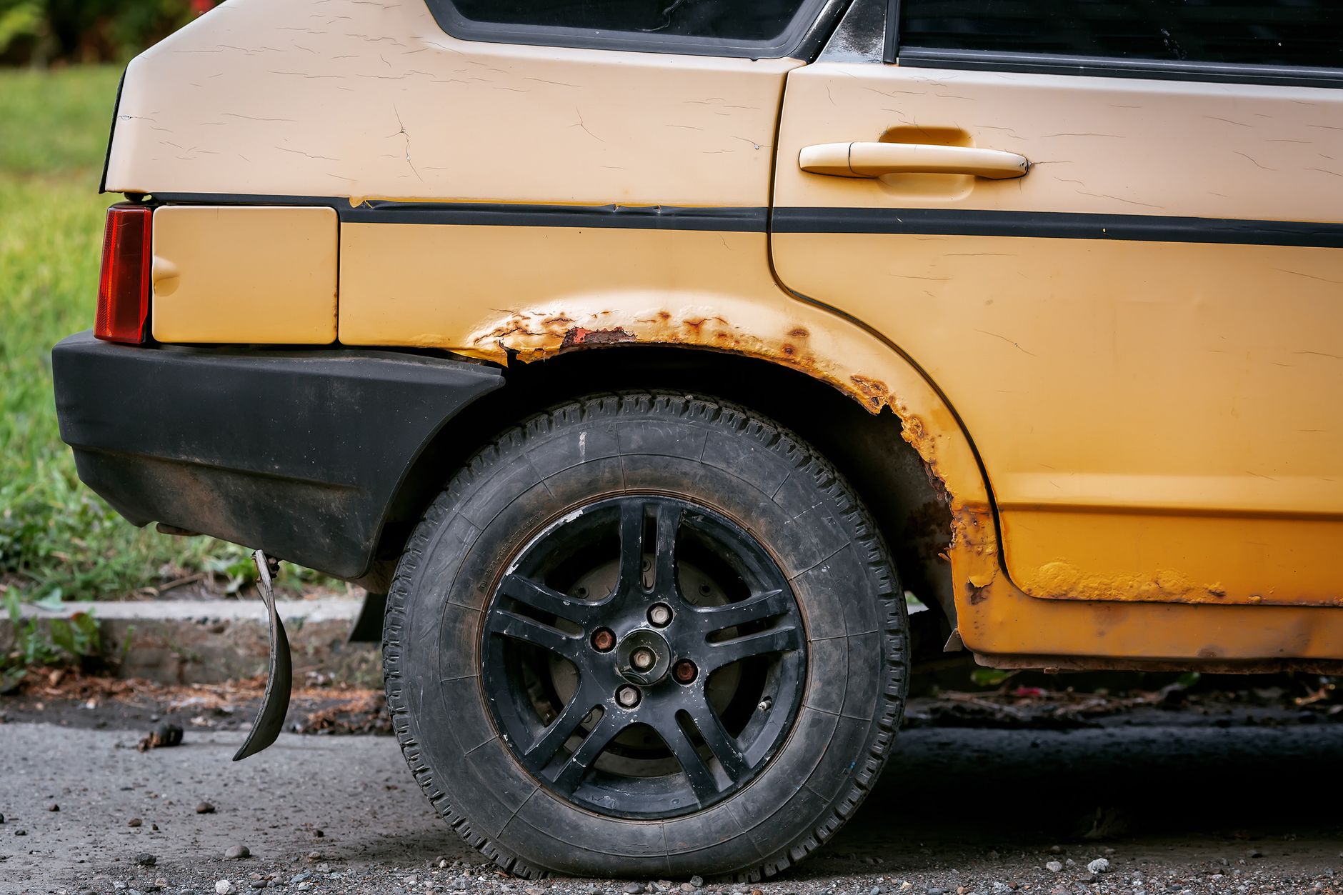 Close-up of a rusty old car in Izhevsk, Udmurt Republic, emphasizing decay.