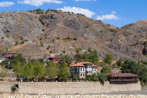 Free A picturesque view of historical architecture surrounded by natural landscapes in Palu, Türkiye. Stock Photo