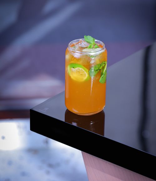 Free A vibrant glass of citrus iced tea with mint, captured in Jeddah. Stock Photo